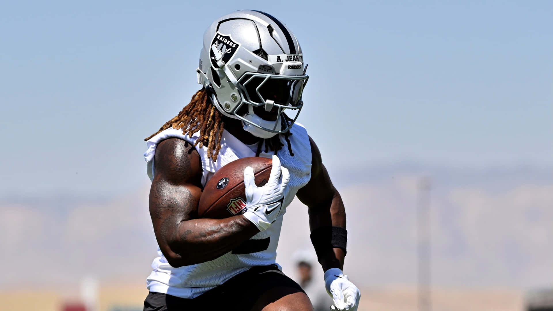 Ashton Jeanty, silver helmet, white jersey, Full HD Desktop Wallpaper