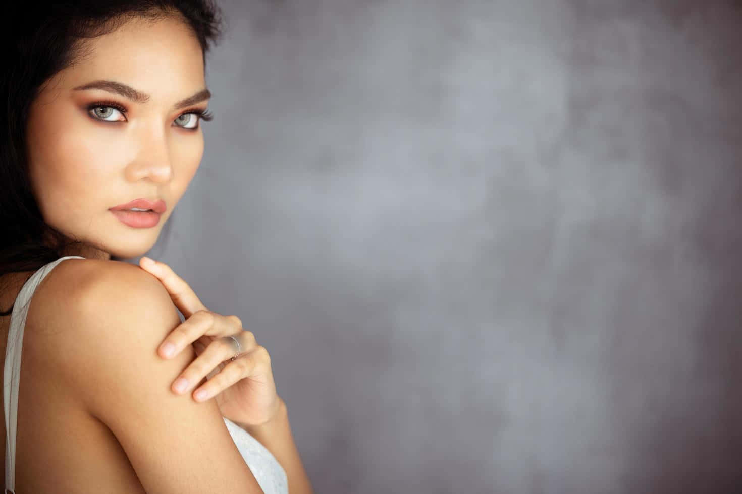 Asian, striking eyes, dark hair, HD Desktop Wallpaper