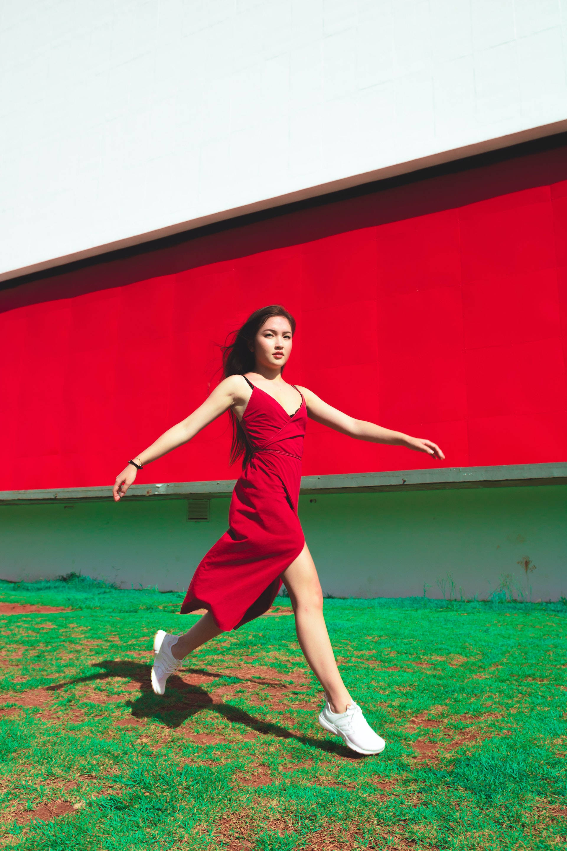 Asian woman, fashionable red dress, flowing red dress, 2K Phone Wallpaper