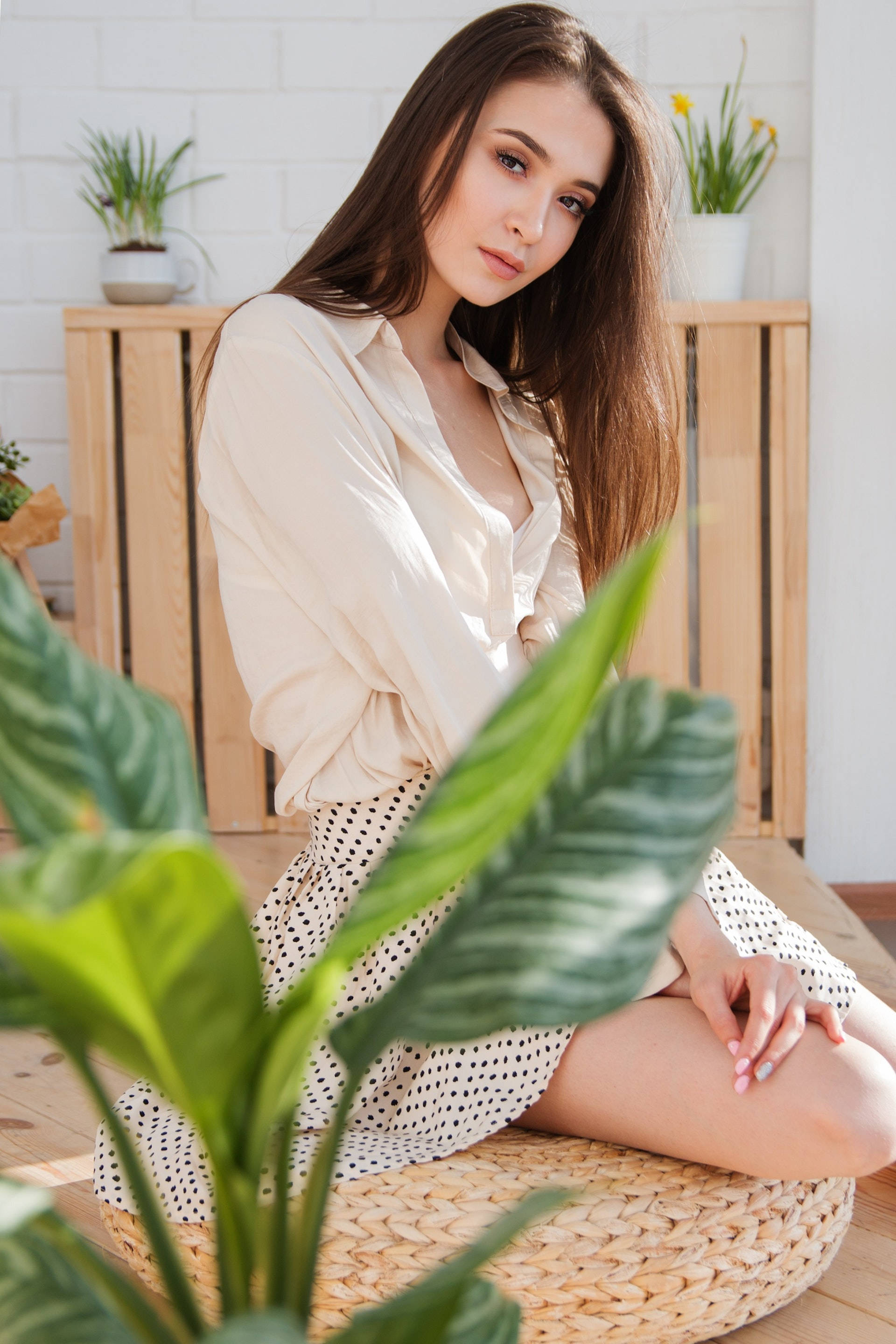 Asian woman, long brown hair, woven mat, 2K Phone Wallpaper