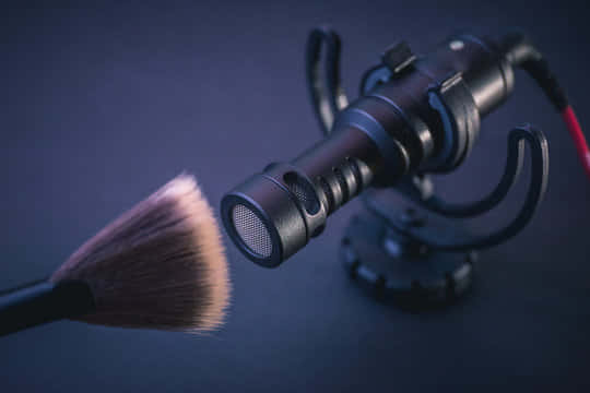 microphone, makeup brush, dark surface, SD Desktop Wallpaper