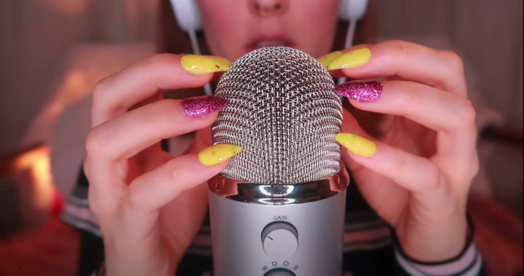 glittery yellow and pink nails, silver microphone grille, close-up of hands, SD Desktop Wallpaper