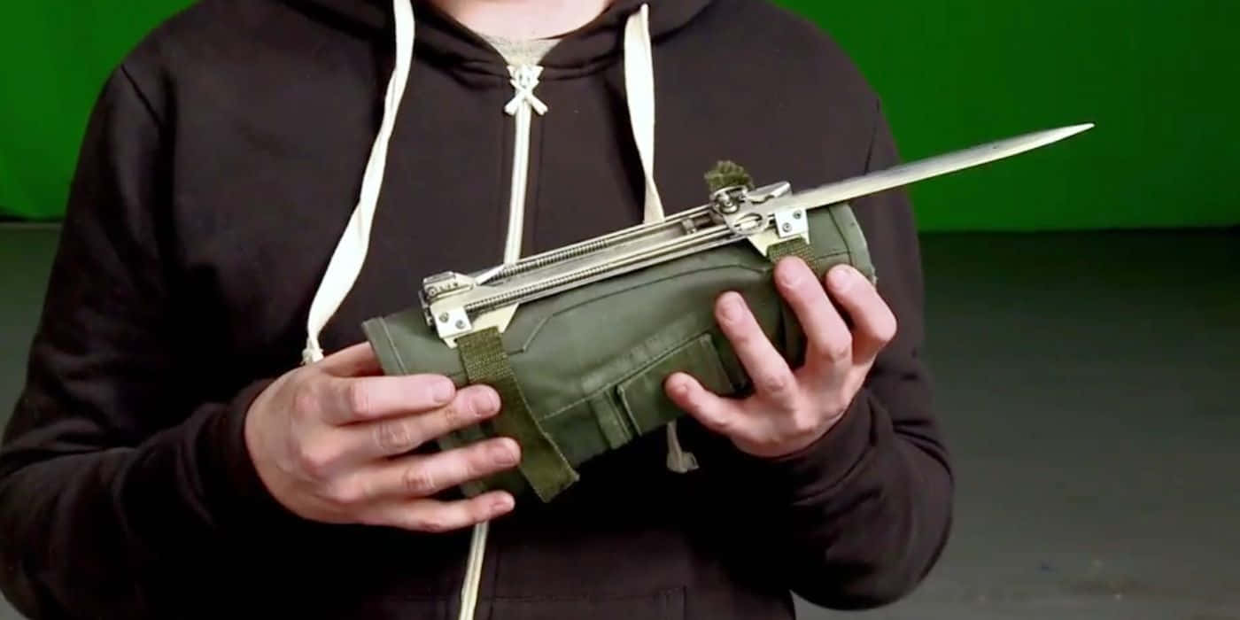 Assassin's Creed Hidden Blades, black hoodie, olive green tactical knife sheath, HD Desktop Wallpaper