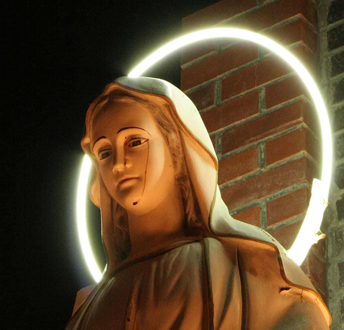 Mother Mary, glowing halo, brick wall, SD Desktop Wallpaper