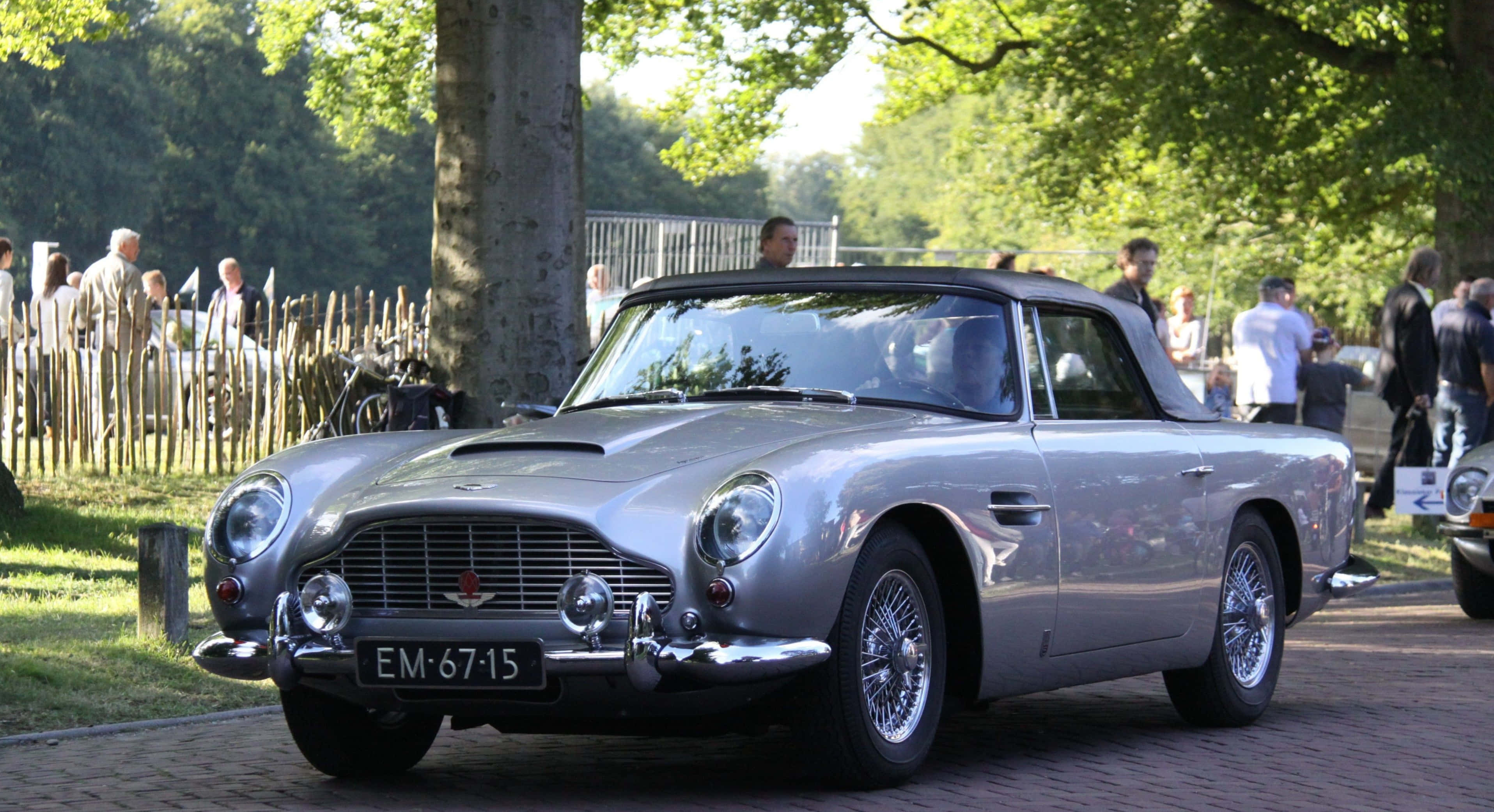 Aston Martin DB5, silver, convertible, 2K Desktop Wallpaper