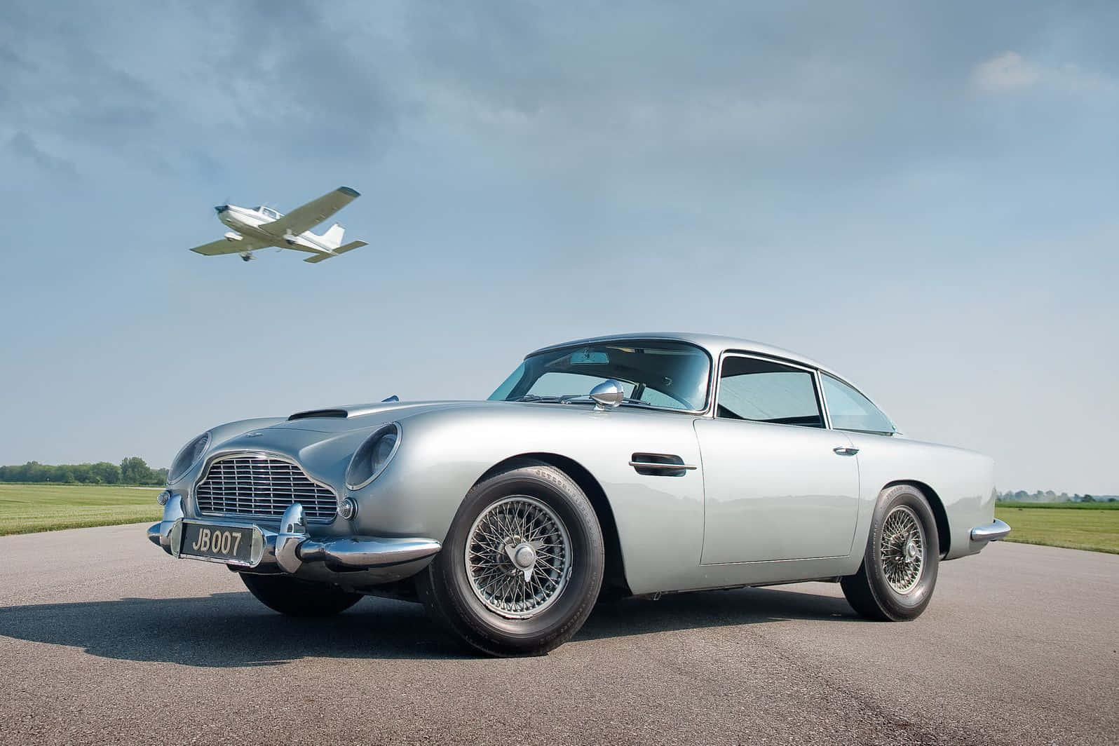 Aston Martin DB5, silver, airstrip, HD Desktop Wallpaper
