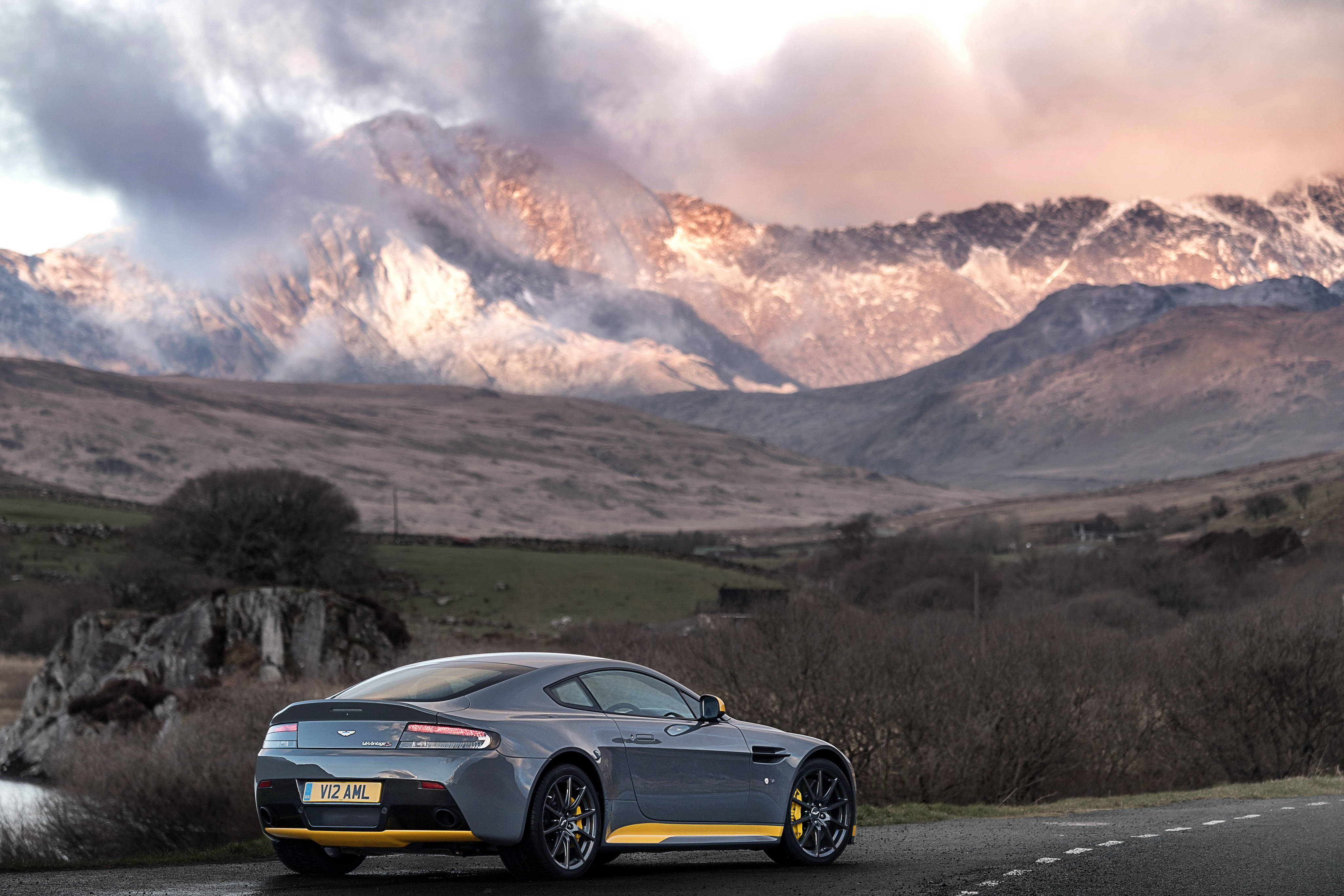 Aston Martin Vantage V12, gray, yellow accents, 4K Desktop Wallpaper