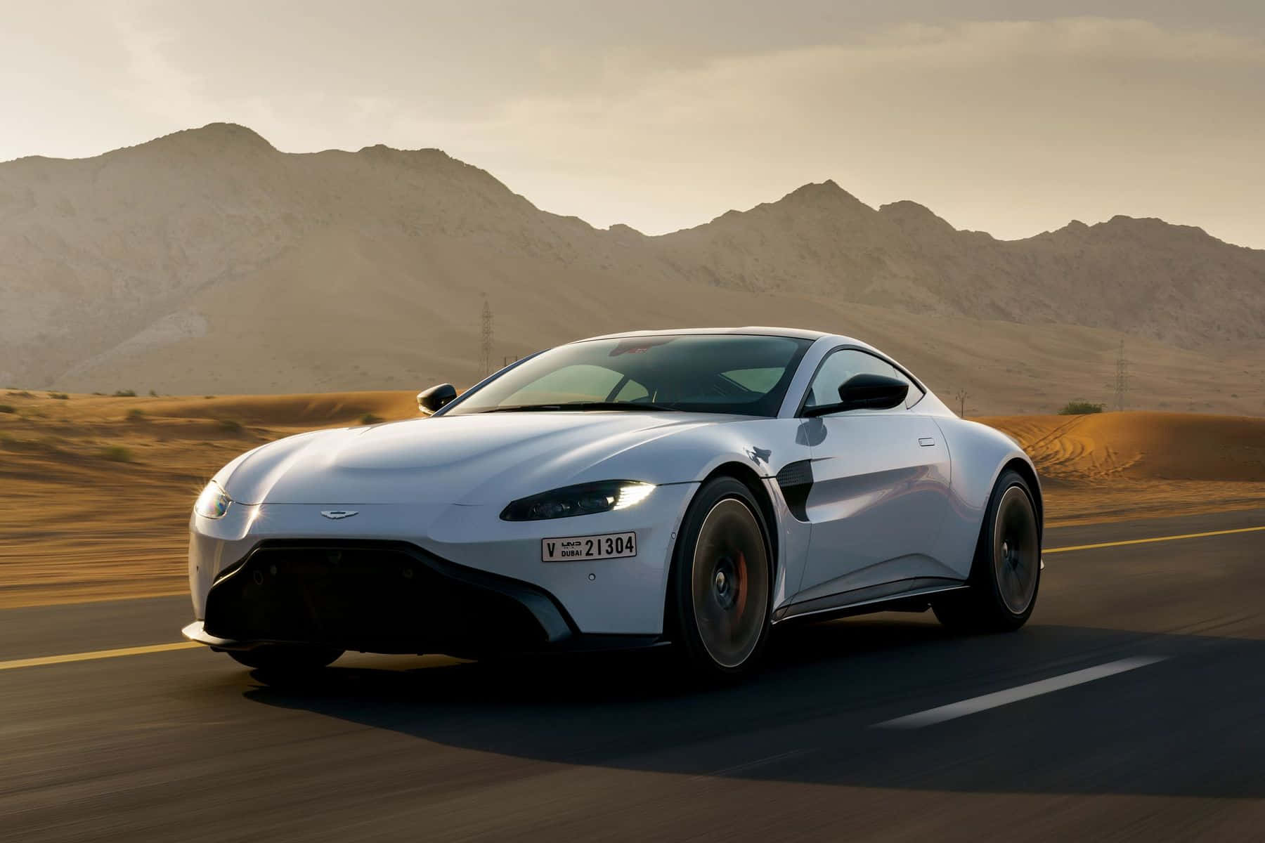 Aston Martin Vantage, silver, desert road, HD Desktop Wallpaper