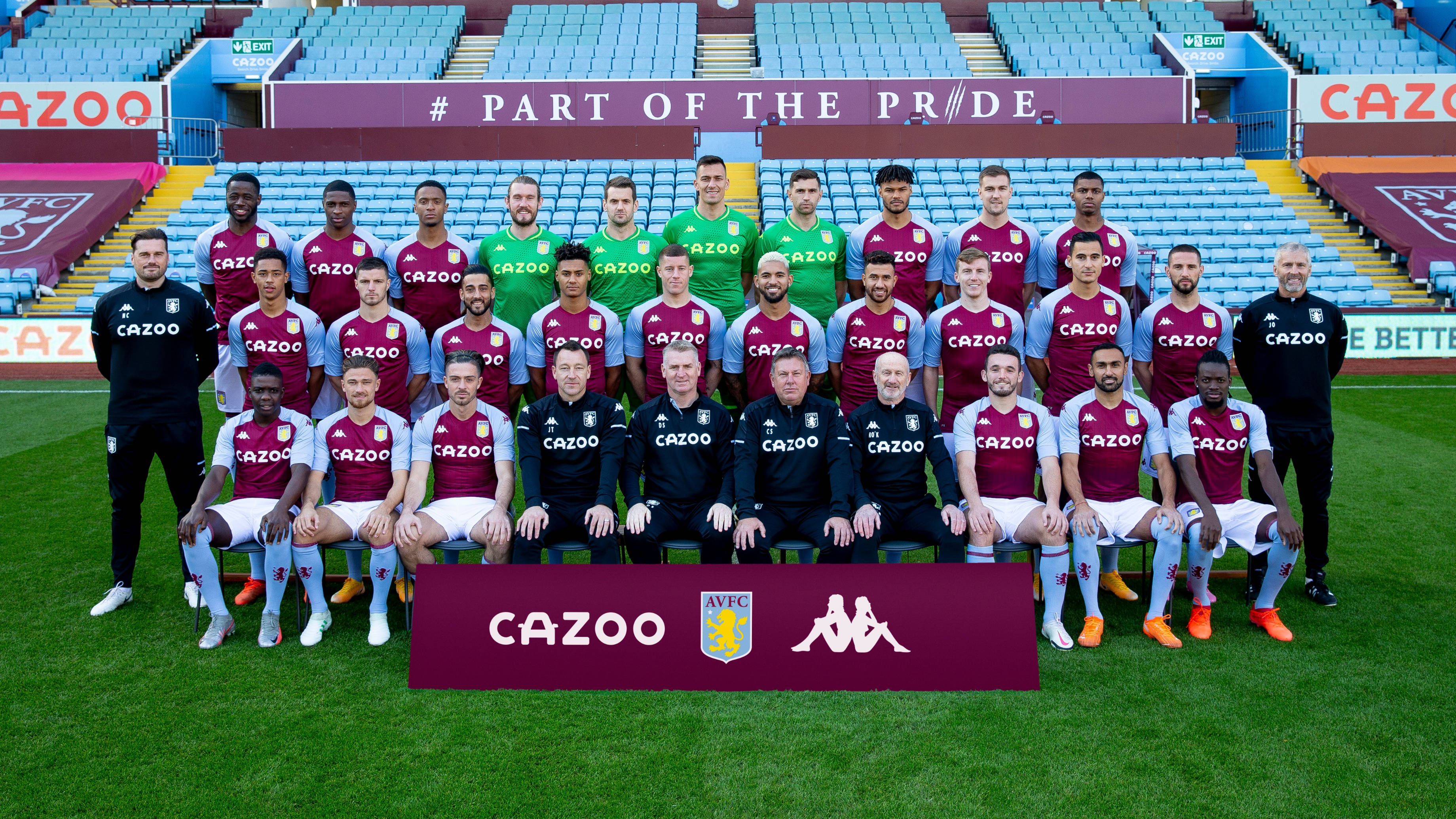 Aston Villa FC, maroon and blue kits, green pitch, 2K Desktop Wallpaper