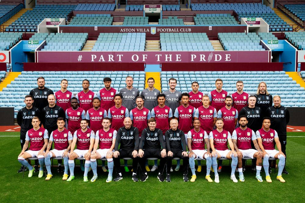 Aston Villa FC, maroon jerseys, green pitch, SD Desktop Wallpaper