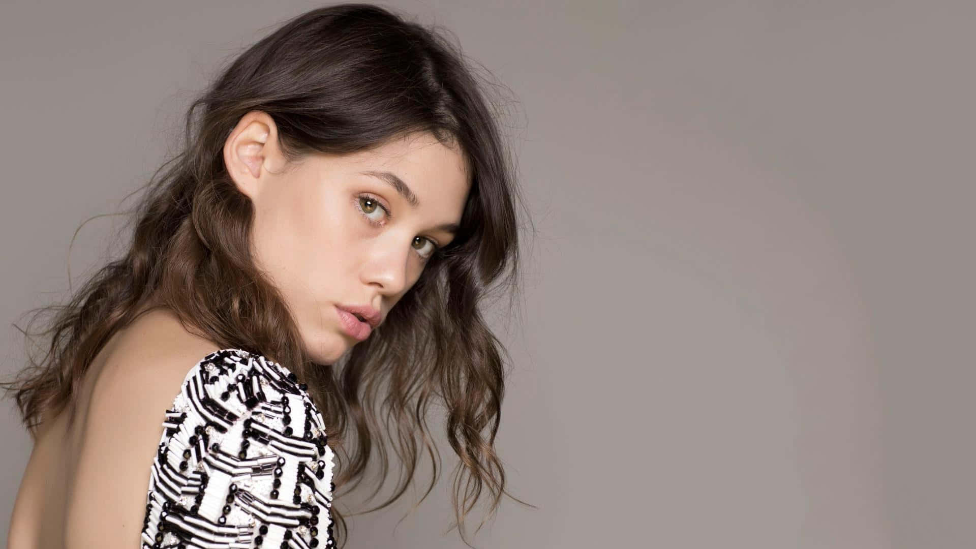 Astrid Berges-Frisbey, red carpet, black and white patterned top, Full HD Desktop Wallpaper