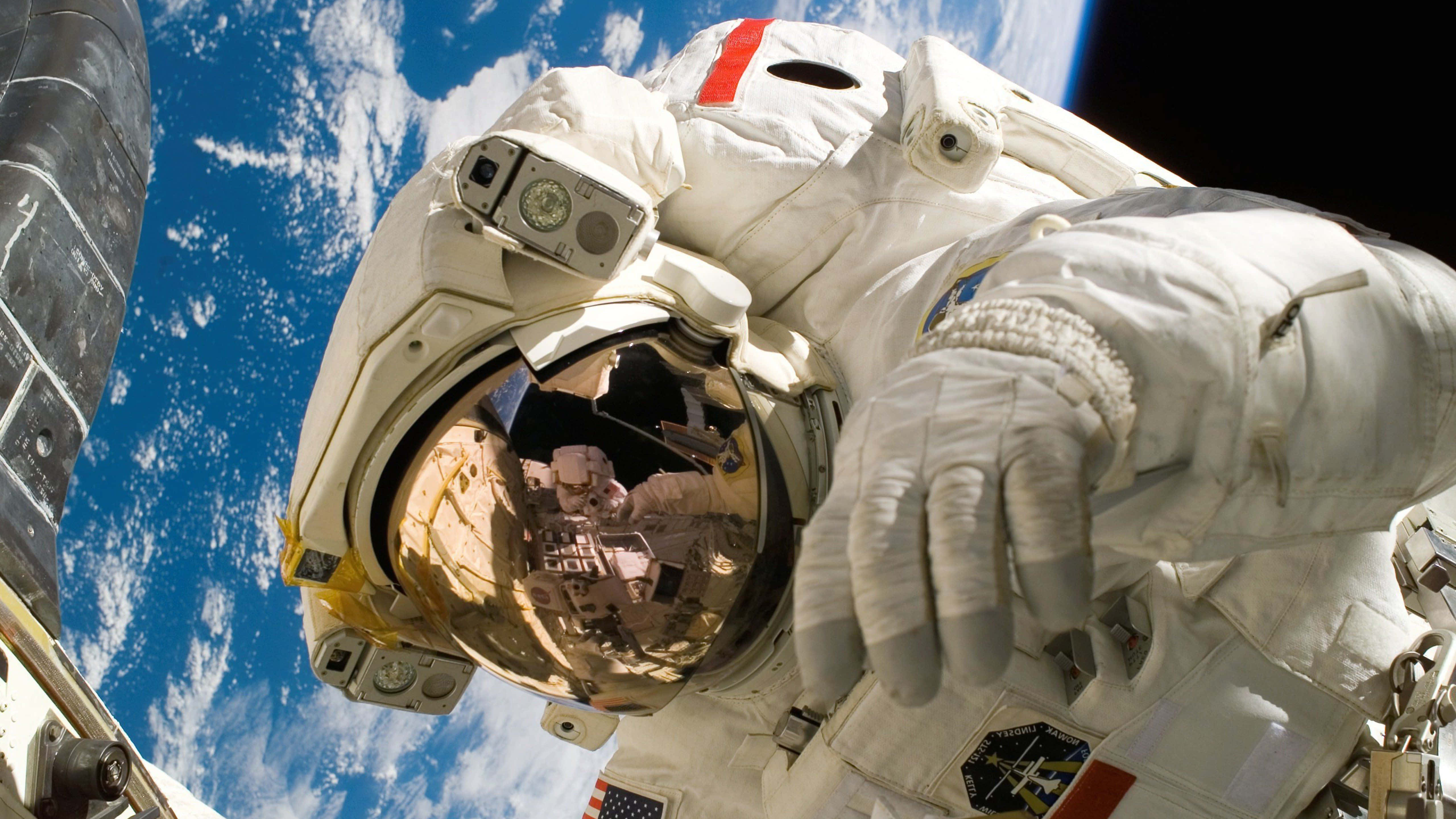 Astronaut, white spacesuit, spacecraft, 5K Desktop Wallpaper