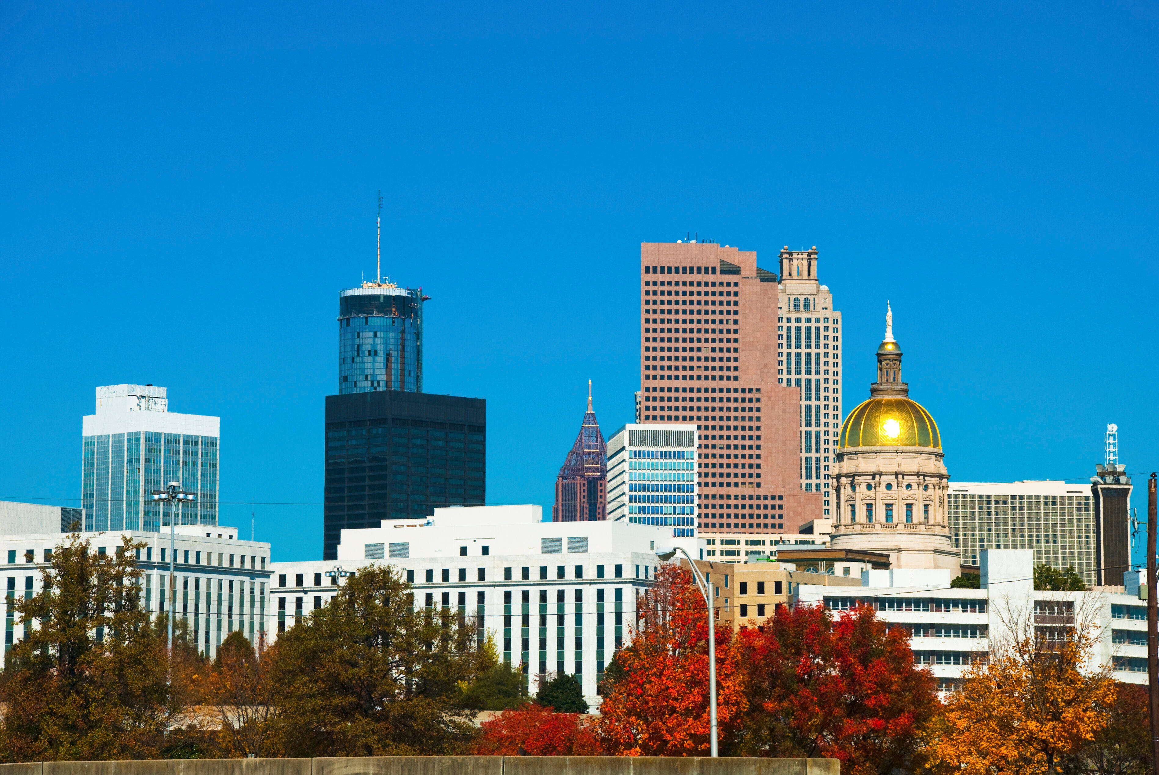 Atlanta skyline, golden-domed capitol building, autumn trees, 2K Desktop Wallpaper