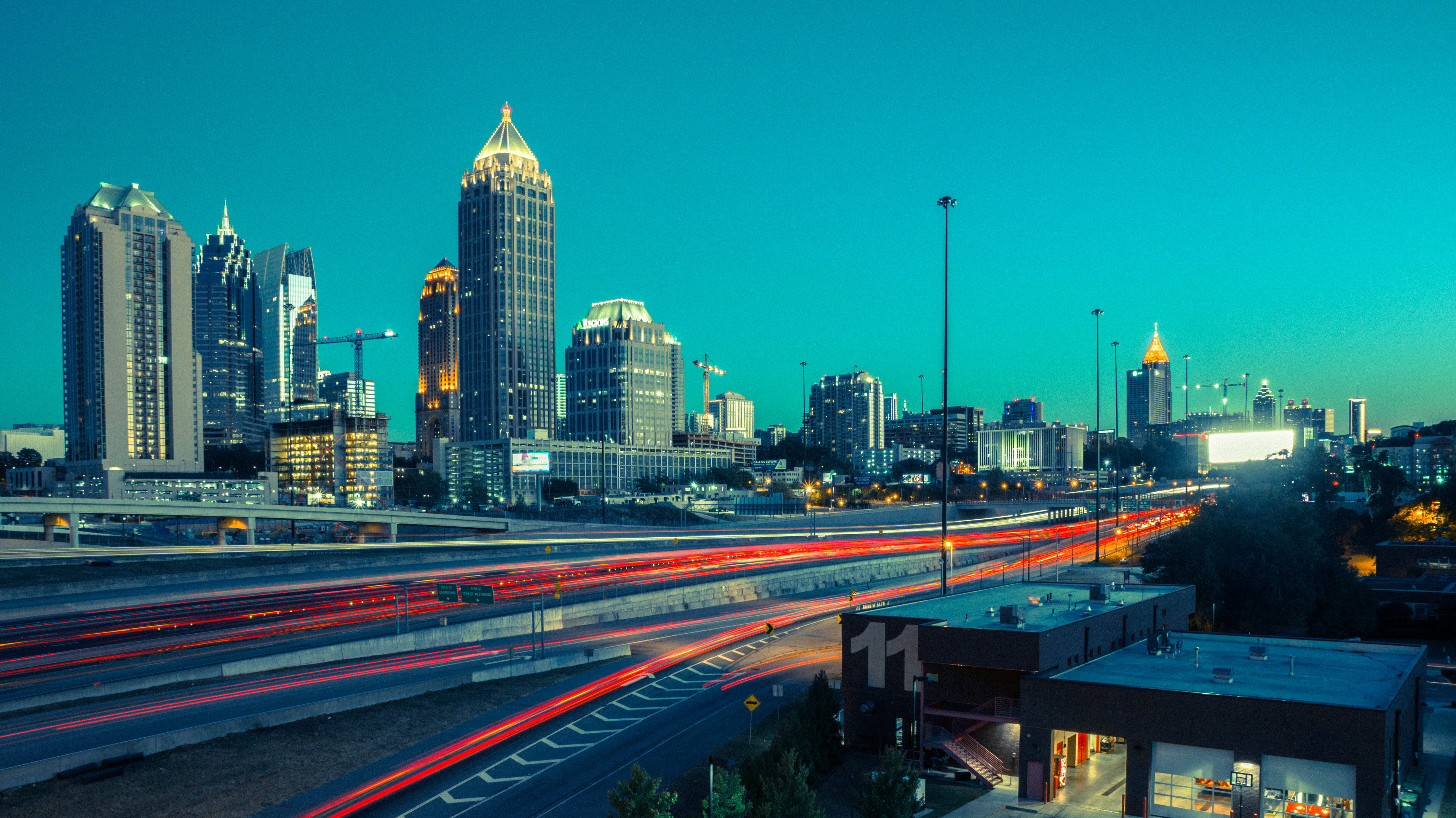 Atlanta skyline, dusk, red traffic lights, 4K Desktop Wallpaper
