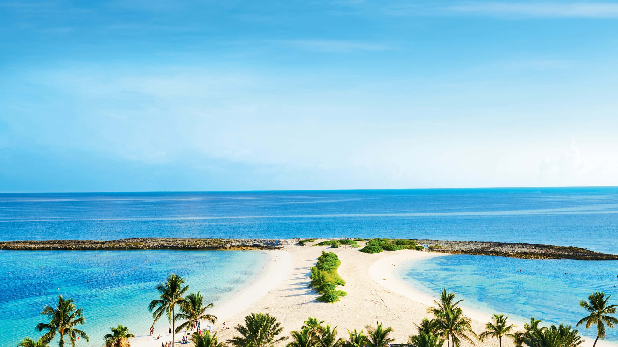 Atlantis Resort, white sandbar, turquoise waters, 2K Desktop Wallpaper