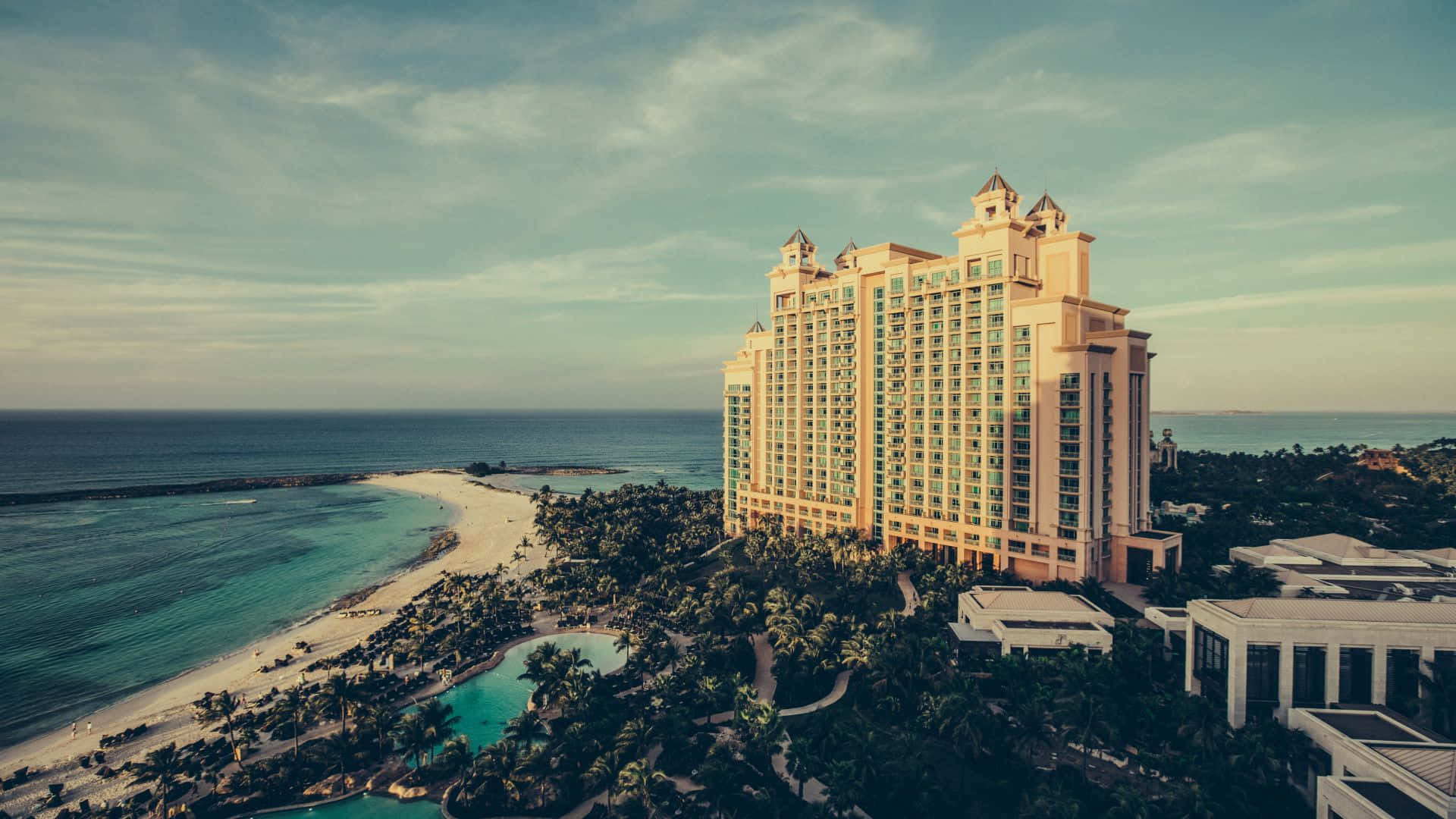 Atlantis Resort, palm trees, turquoise waters, Full HD Desktop Wallpaper