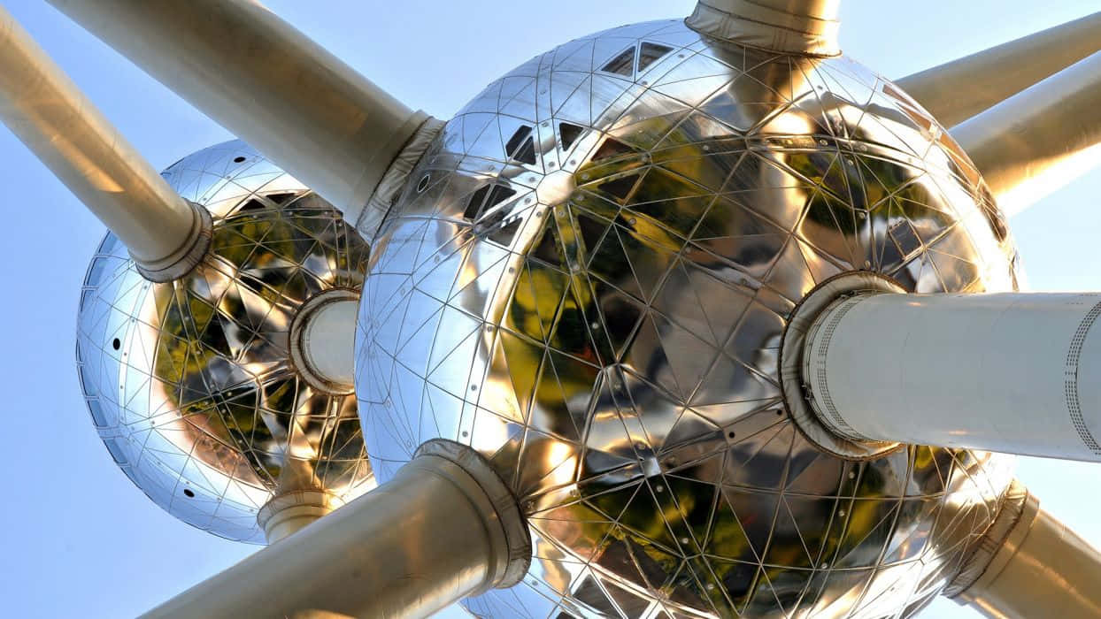 Atomium, gleaming silver spheres, pillars, SD Desktop Wallpaper