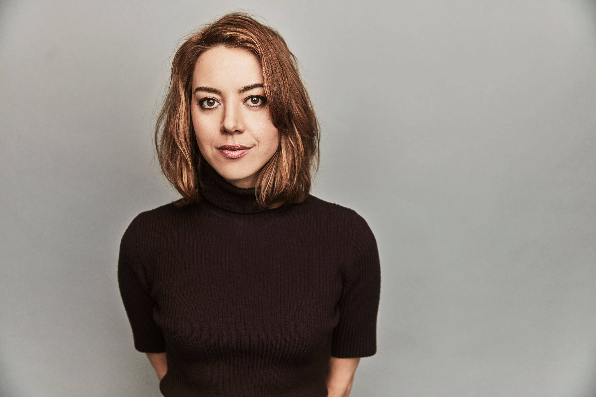 Aubrey Plaza, shoulder-length brown hair, green eyes, Full HD Desktop Wallpaper