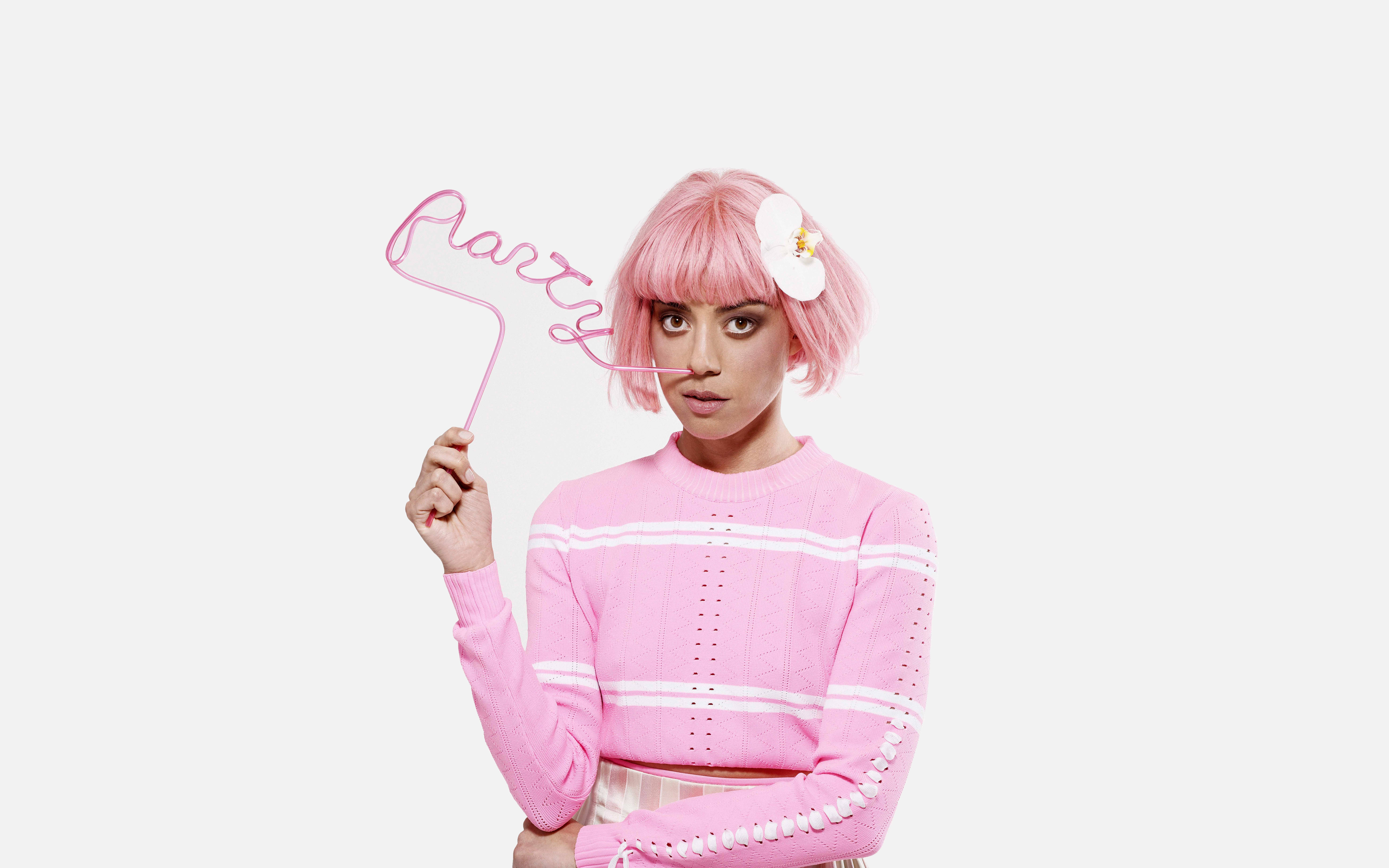 Aubrey Plaza, pink bob hair, white flower, 5K Desktop Wallpaper