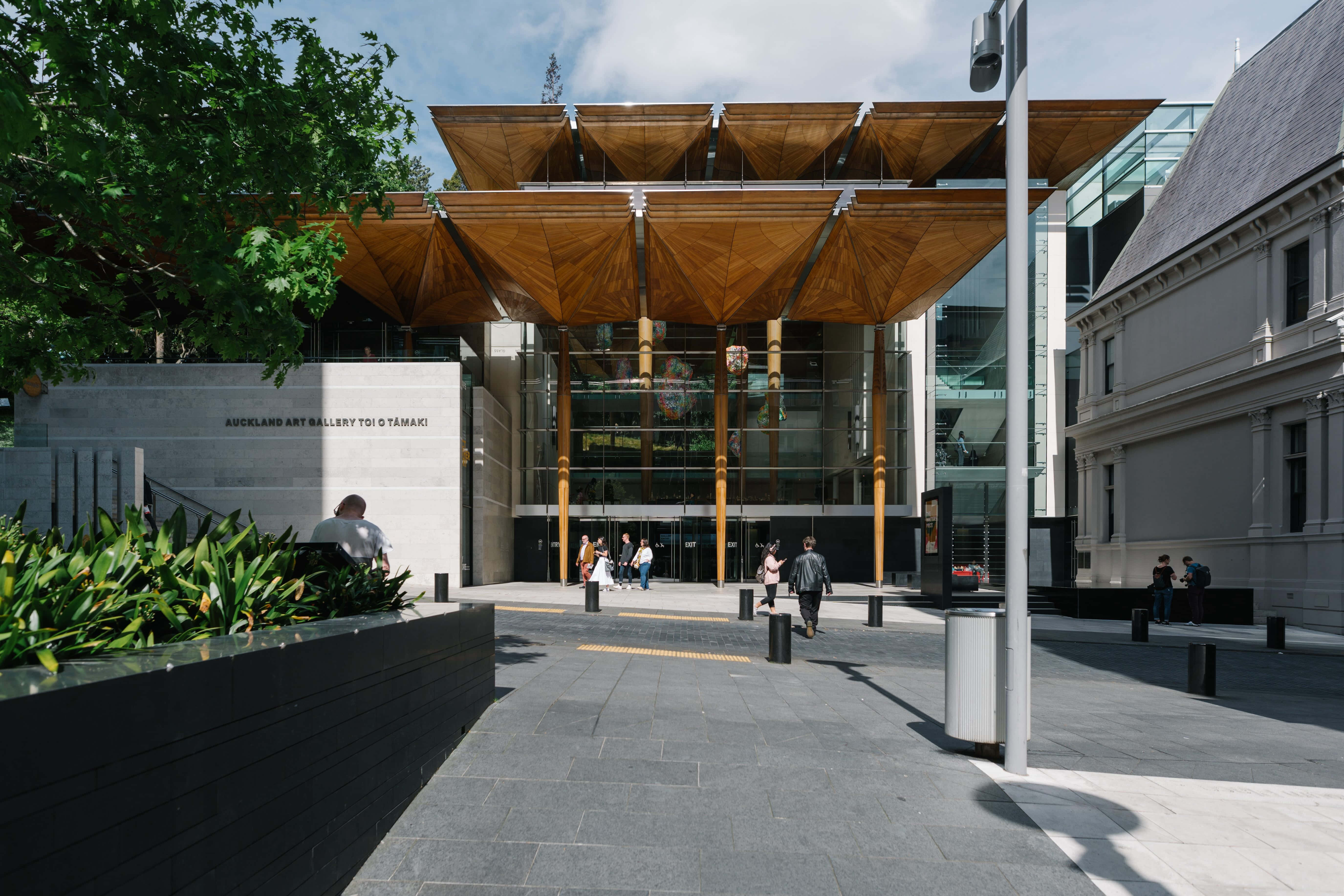 Auckland Art Gallery, wooden canopy, glass facade, 5K Desktop Wallpaper