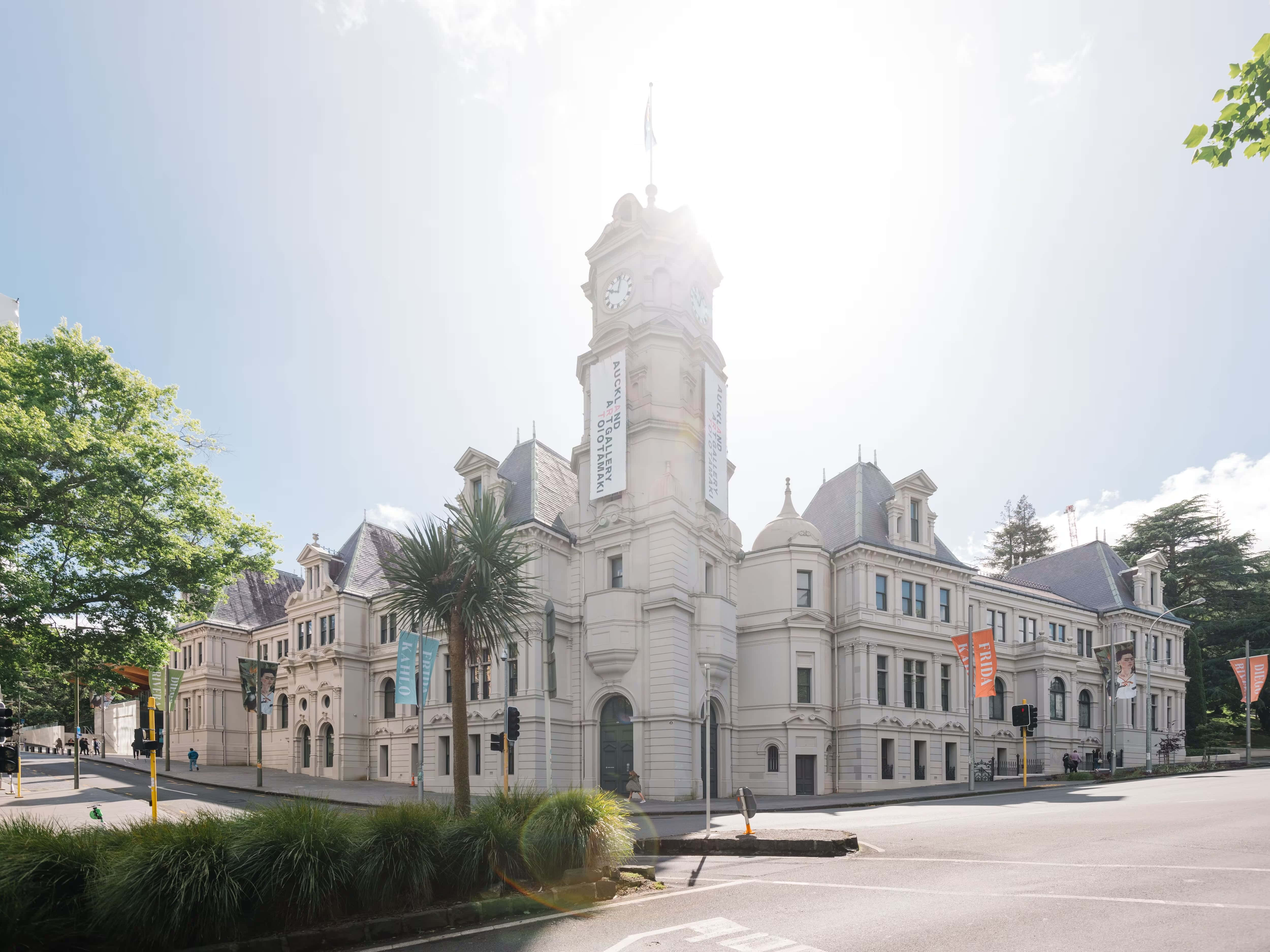 Auckland Art Gallery, white historic building, clock tower, 4K Desktop Wallpaper