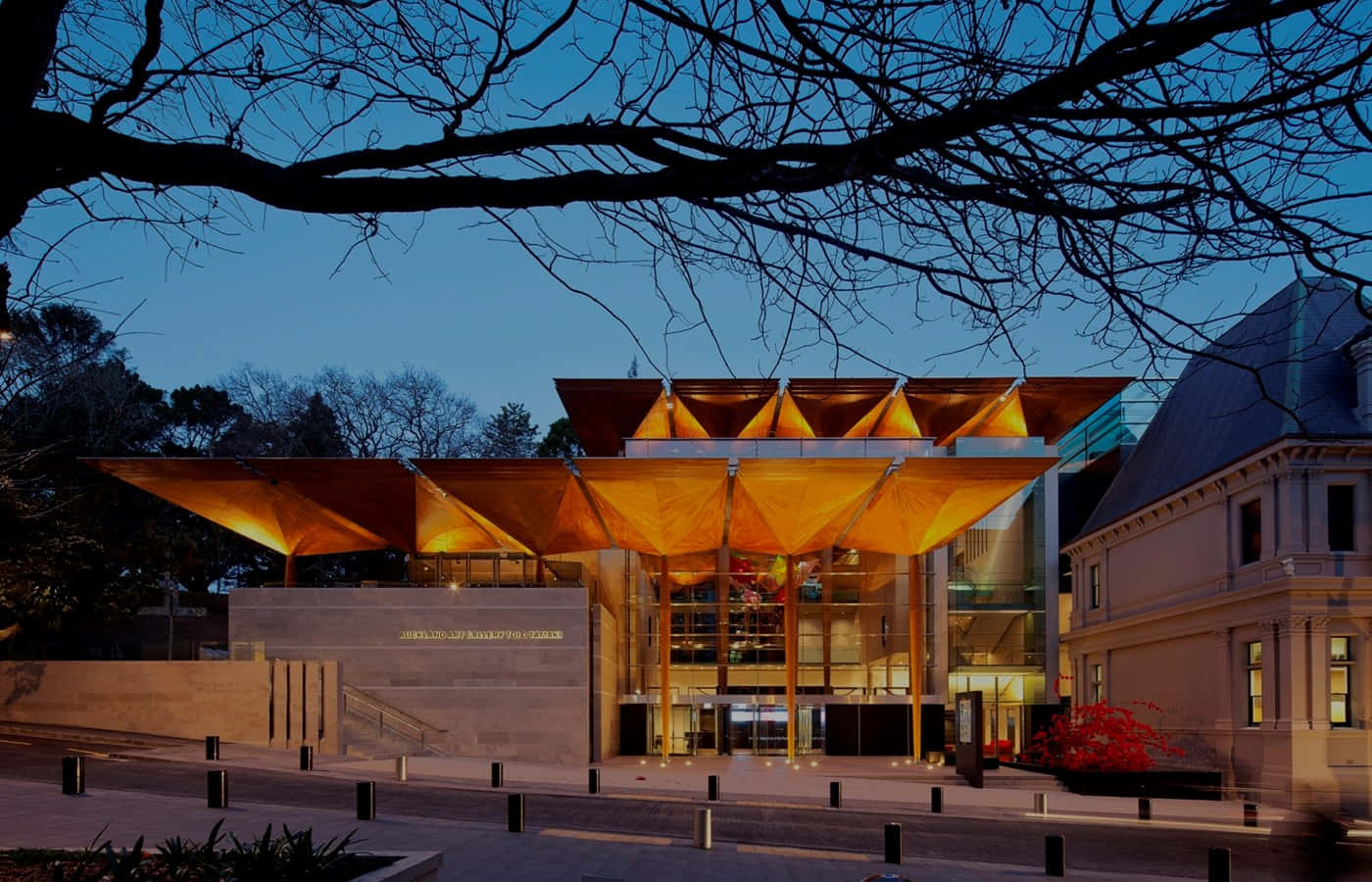 Auckland Art Gallery, dusk, glowing orange canopy lights, HD Desktop Wallpaper