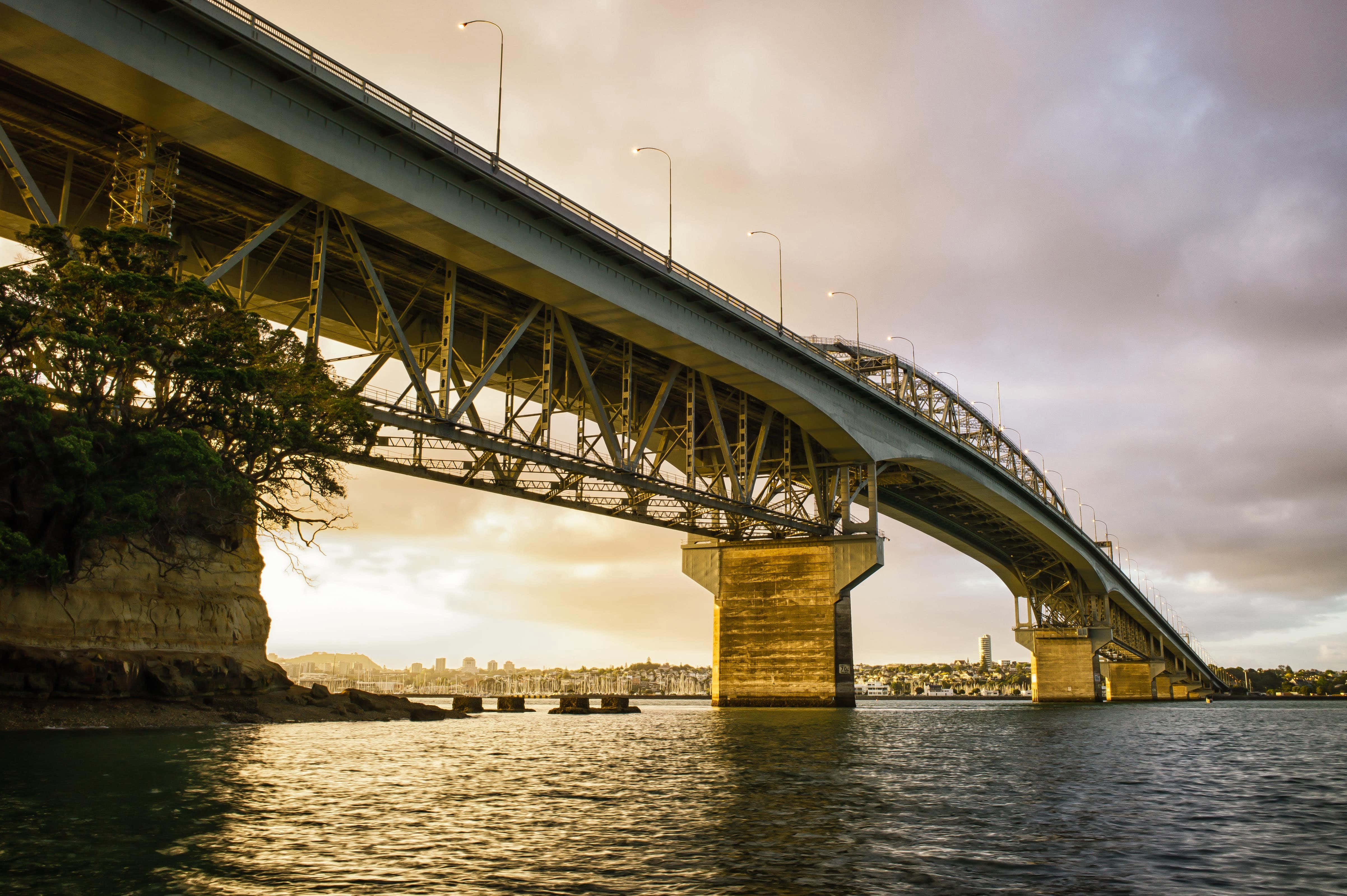 Auckland Harbour Bridge, dusk, golden sunset, 4K Desktop Wallpaper
