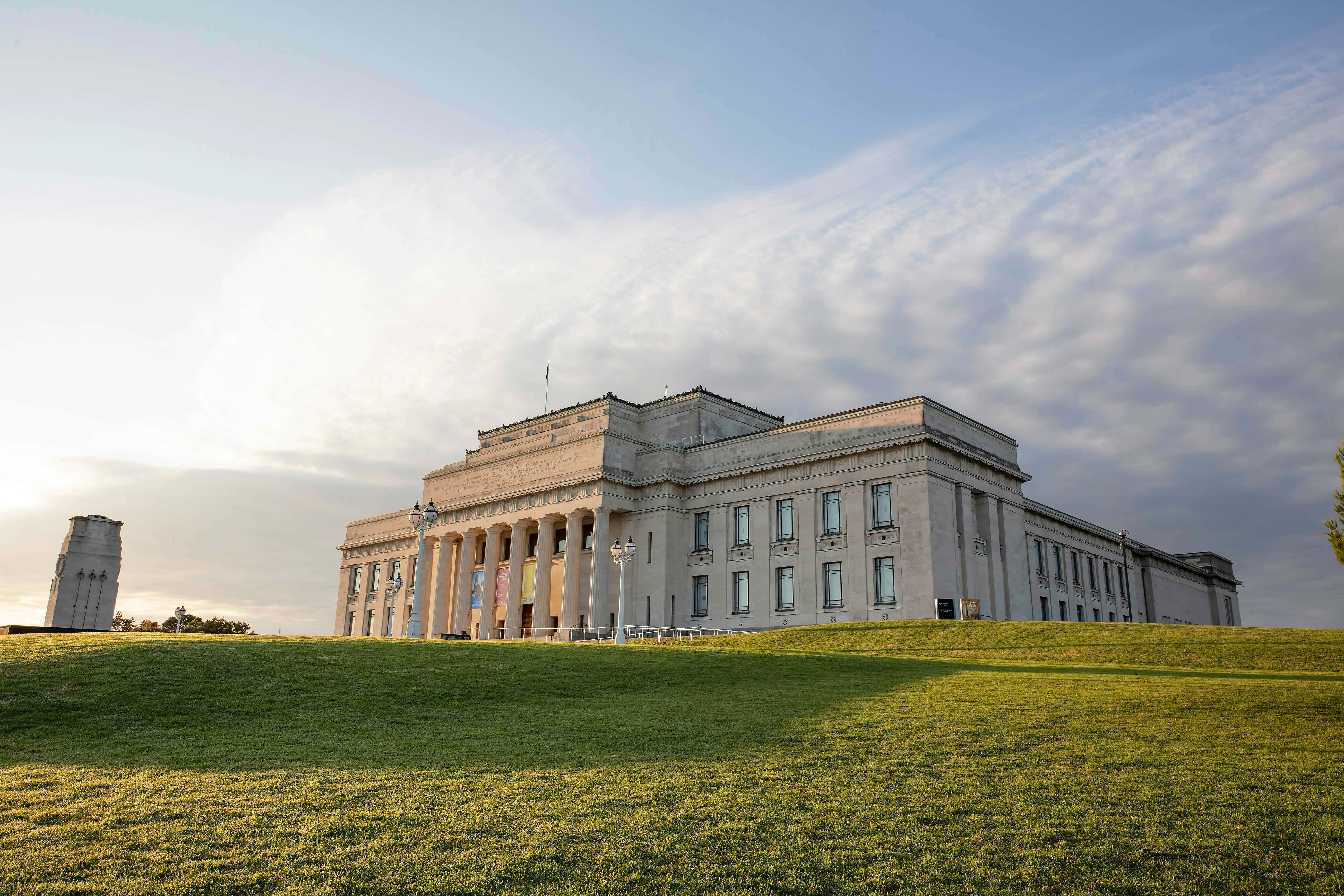 Auckland War Memorial Museum, neoclassical building, columns, 5K Desktop Wallpaper
