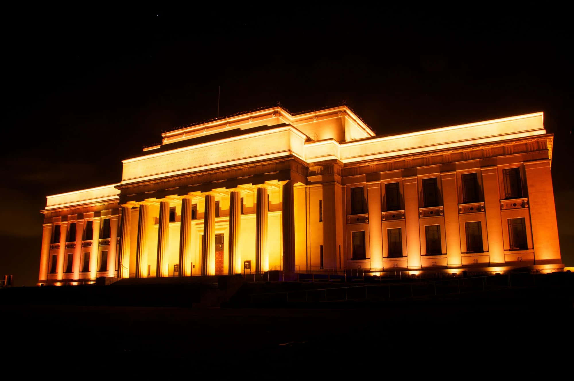 Auckland War Memorial Museum, neoclassical building, warm golden light, Full HD Desktop Wallpaper