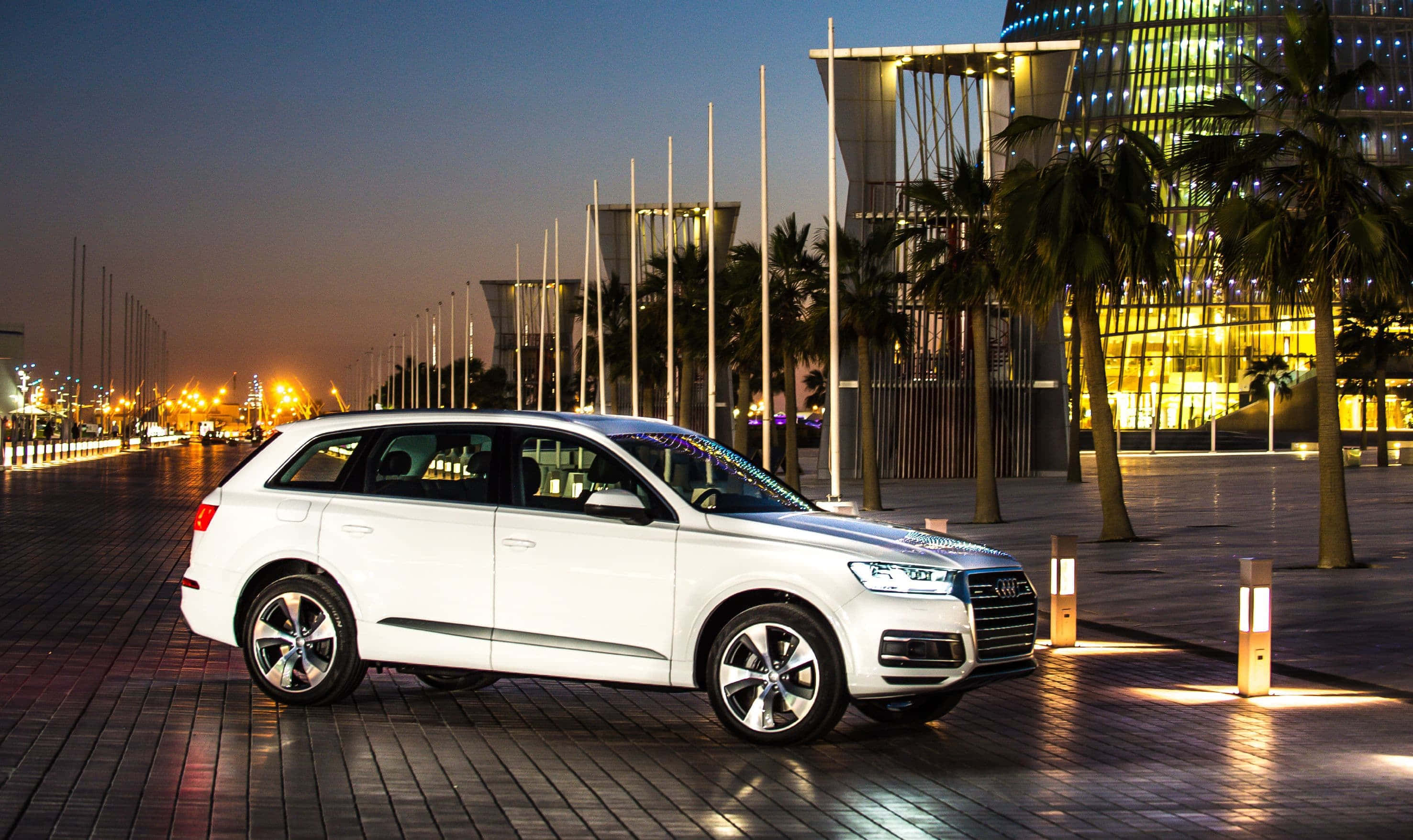 Audi Q7, white, twilight lights, 2K Desktop Wallpaper
