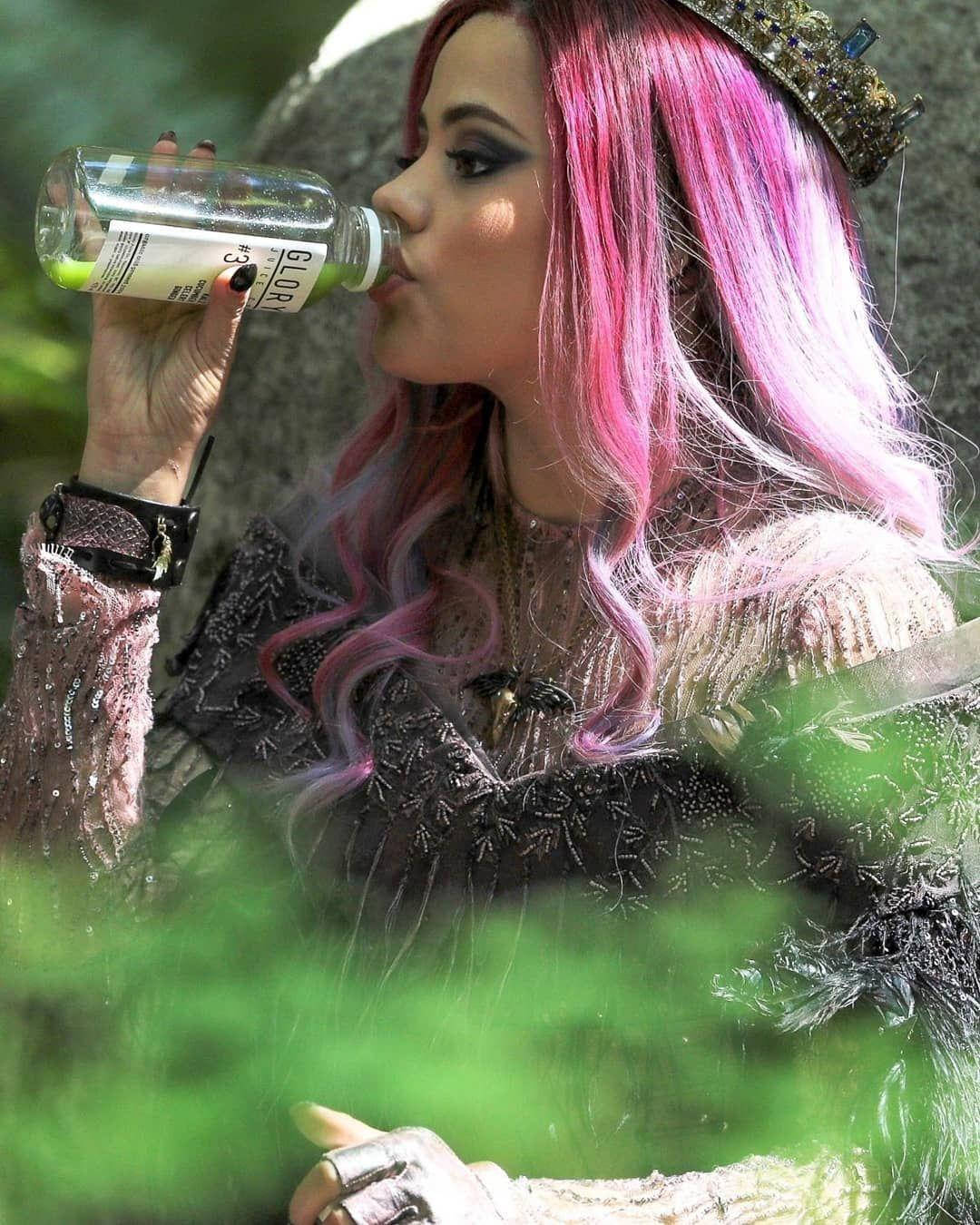 Audrey Descendants, vibrant pink hair, jeweled crown, HD Phone Wallpaper