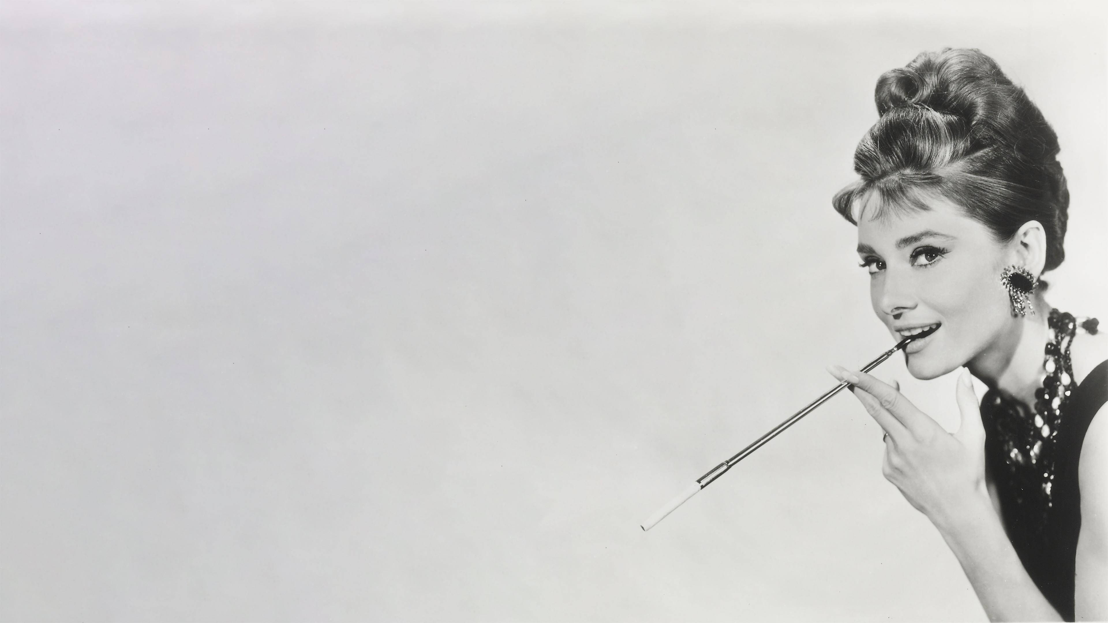 Audrey Hepburn, cigarette holder, black and white studio portrait, 4K Desktop Wallpaper
