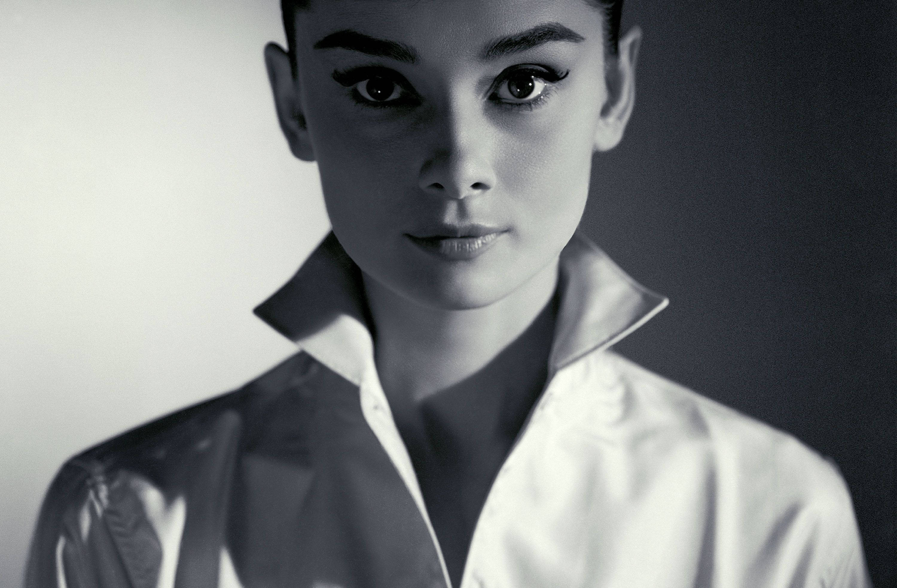 Audrey Hepburn, white shirt, black and white portrait, 2K Desktop Wallpaper