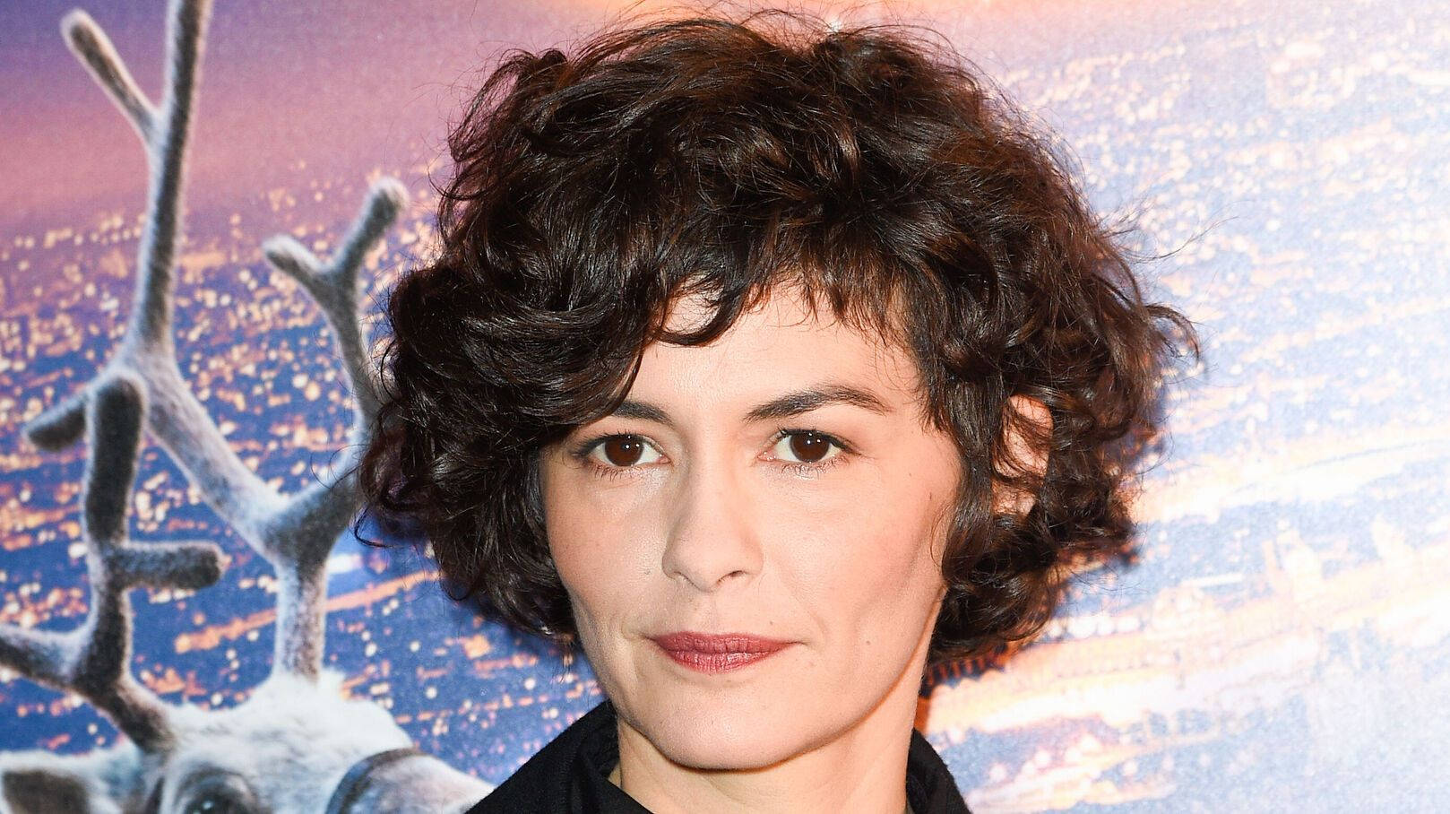 Audrey Tautou, curly hair, snowy reindeer backdrop, HD Desktop Wallpaper