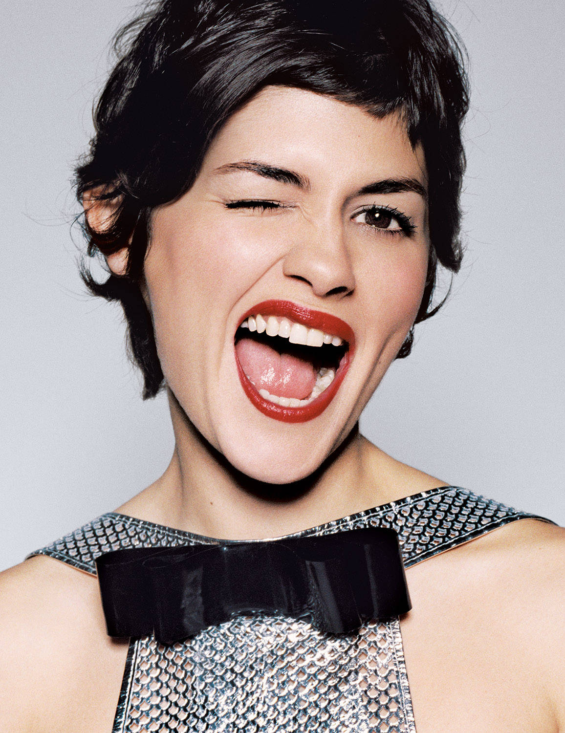 Audrey Tautou, silver textured top, black bow, HD Phone Wallpaper