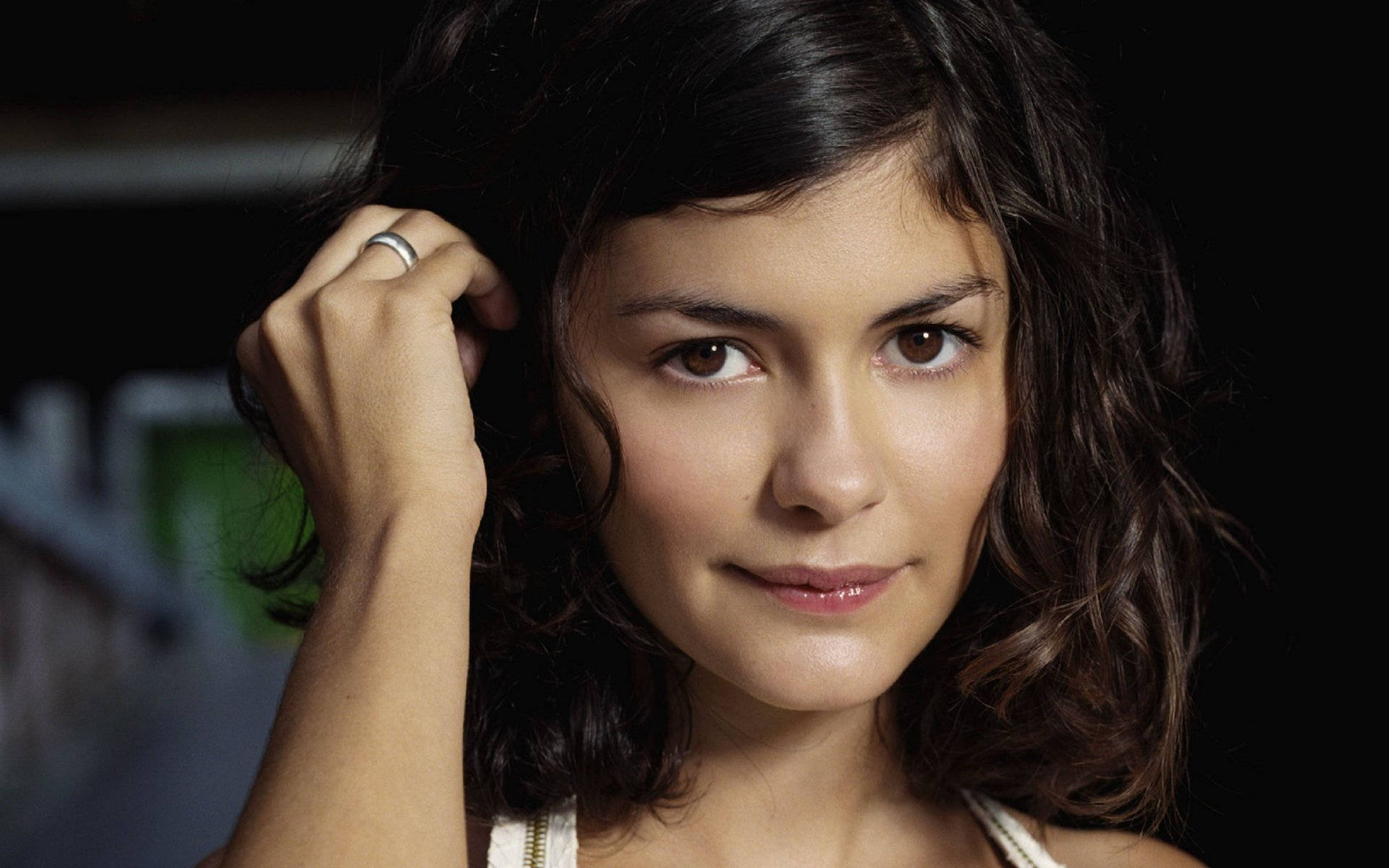 Audrey Tautou, dark wavy hair, touching ear, Full HD Desktop Wallpaper