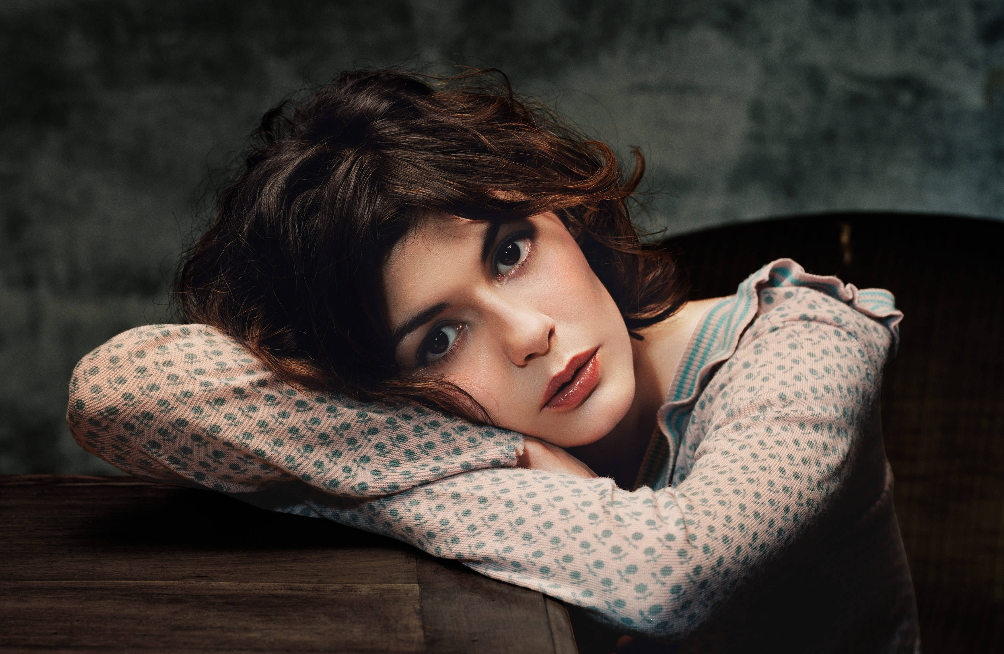 Audrey Tautou, tousled brown hair, textured gray backdrop, 2K Desktop Wallpaper