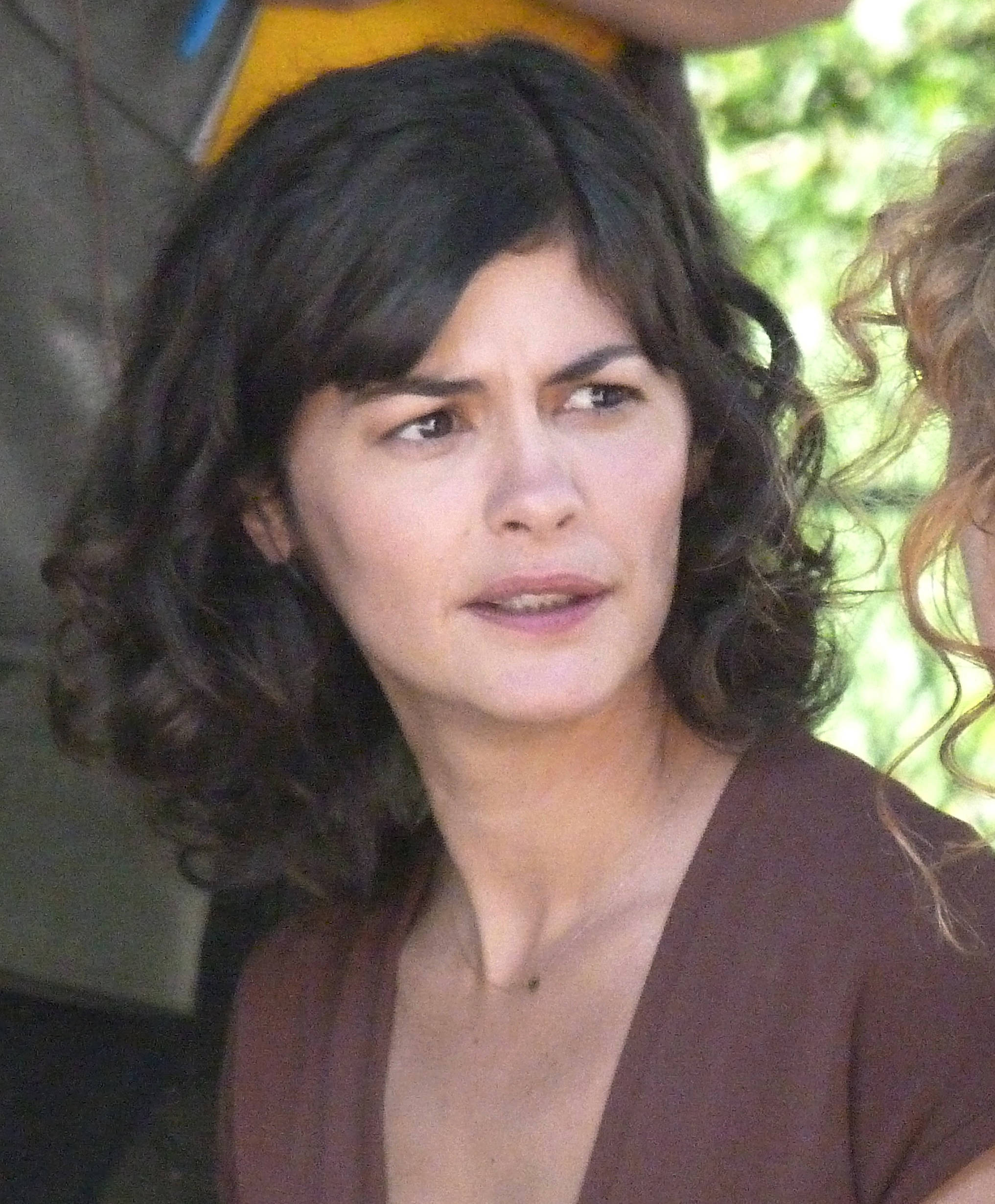 Audrey Tautou, bob cut, dark curly hair, Full HD Phone Wallpaper