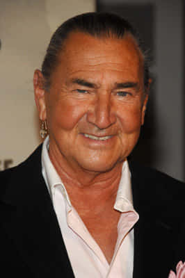 August Schellenberg, red carpet smile, black suit, SD Phone Wallpaper