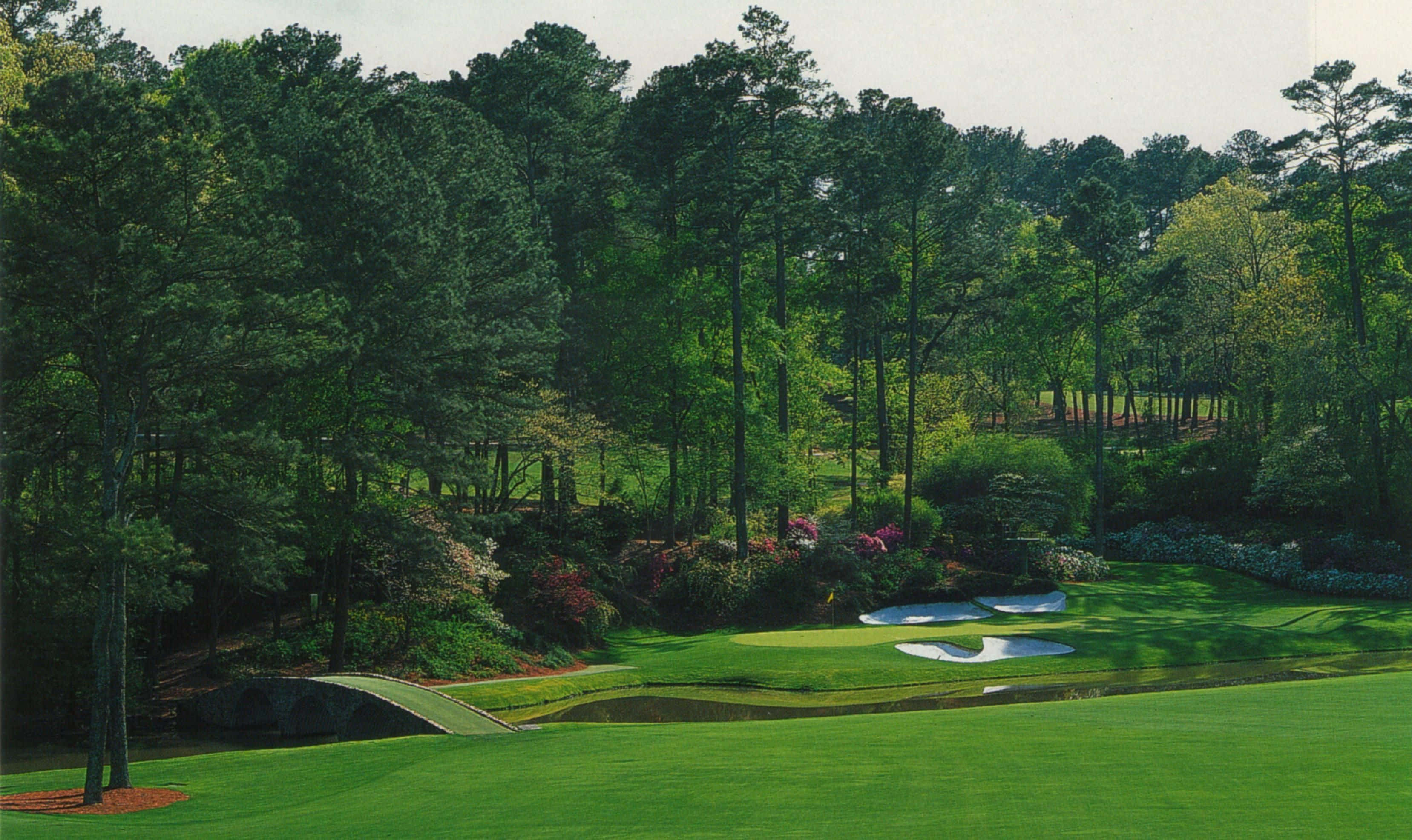 Augusta National Golf Course, pine trees, vibrant flowerbeds, 2K Desktop Wallpaper