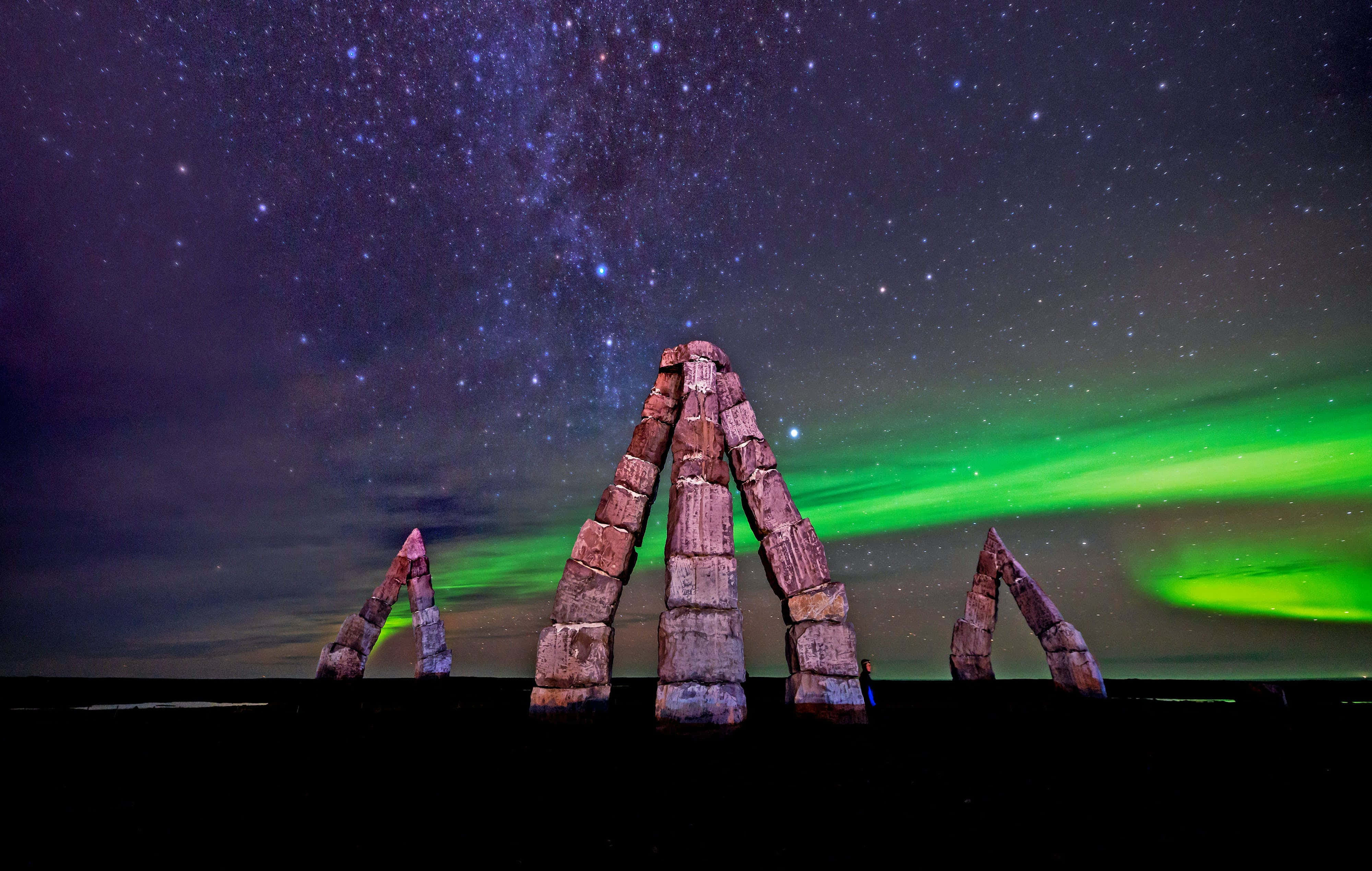 Aurora borealis, stone monoliths, starry sky, 4K Desktop Wallpaper