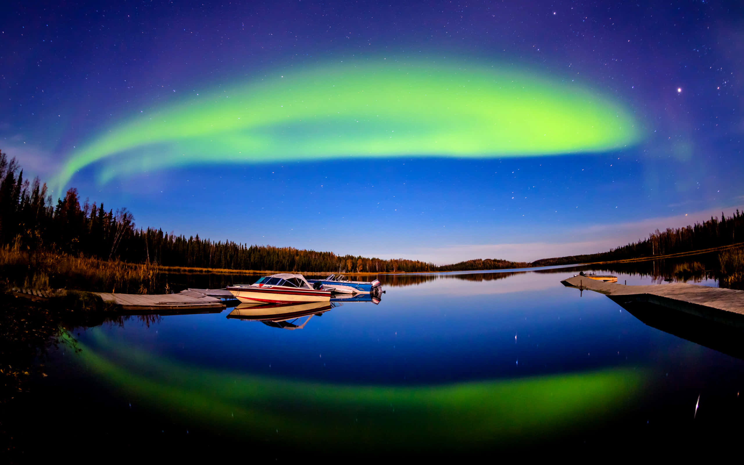 Aurora borealis, green aurora, starry night sky, 2K Desktop Wallpaper