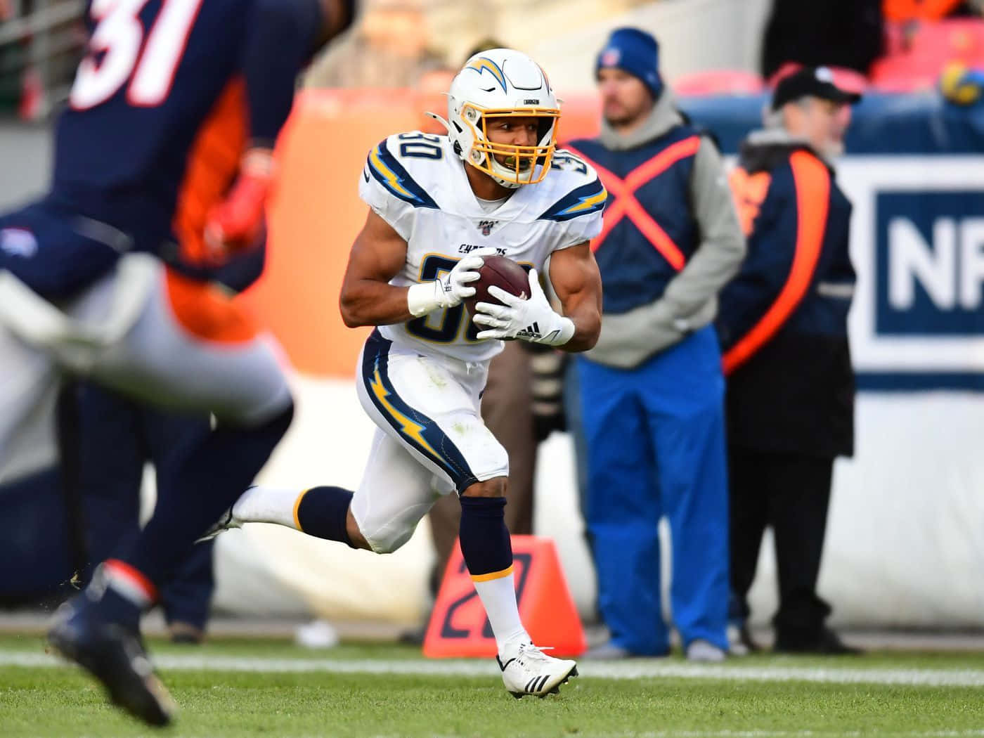 Austin Ekeler, white and blue uniform, green field, HD Desktop Wallpaper