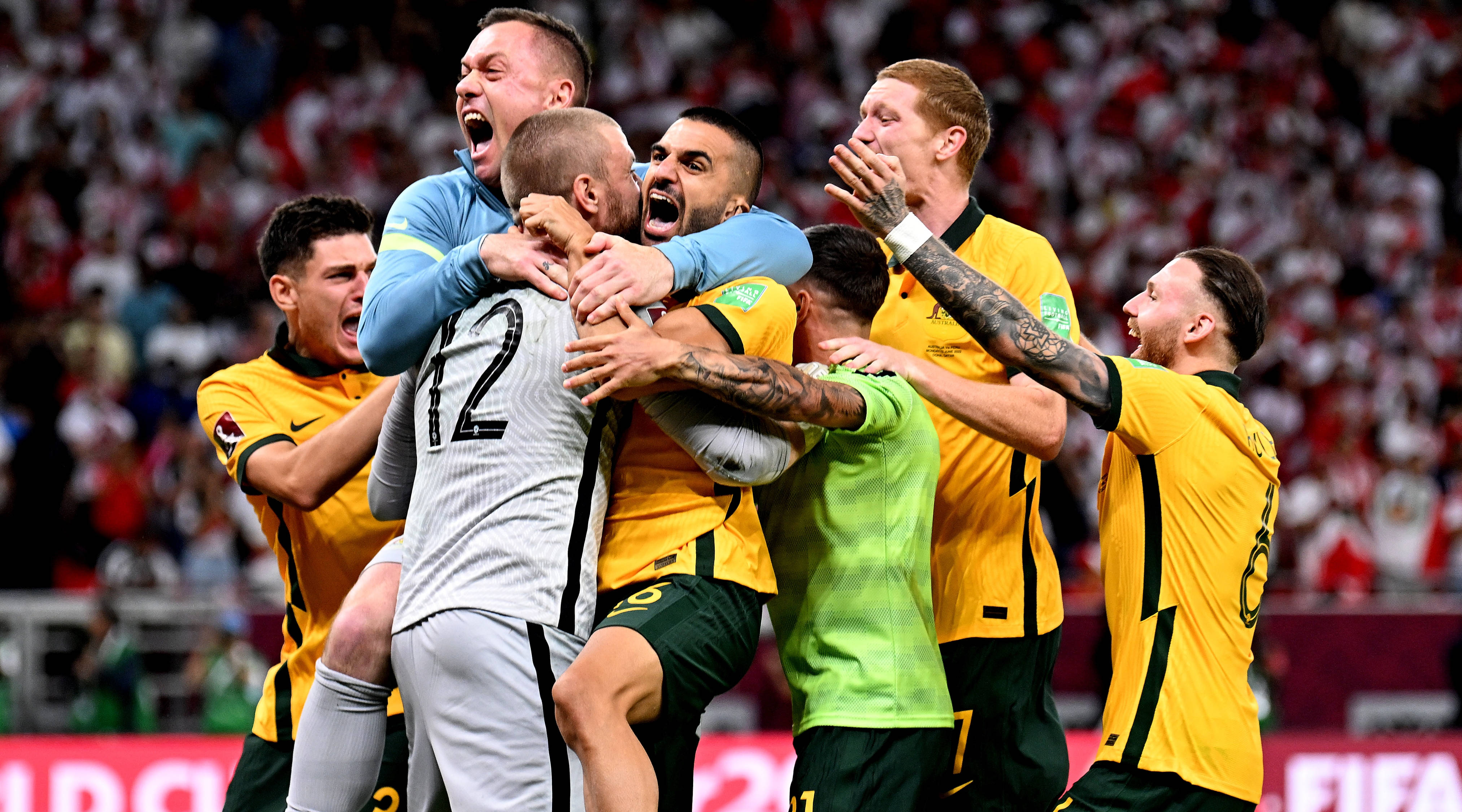 Australia National Football Team, yellow and green jerseys, packed stadium field, 4K Desktop Wallpaper