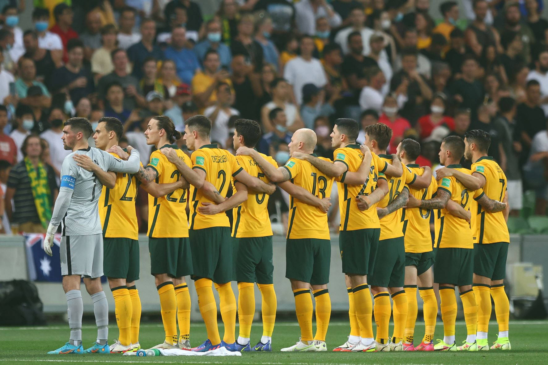 Australia National Football Team, yellow jerseys, green pitch, HD Desktop Wallpaper