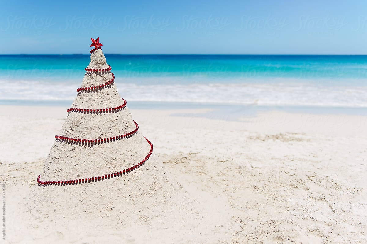 Australian Christmas, sand Christmas tree, red beads, SD Desktop Wallpaper