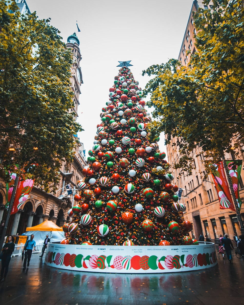 Australian Christmas, colorful striped ornaments, city square, SD Phone Wallpaper