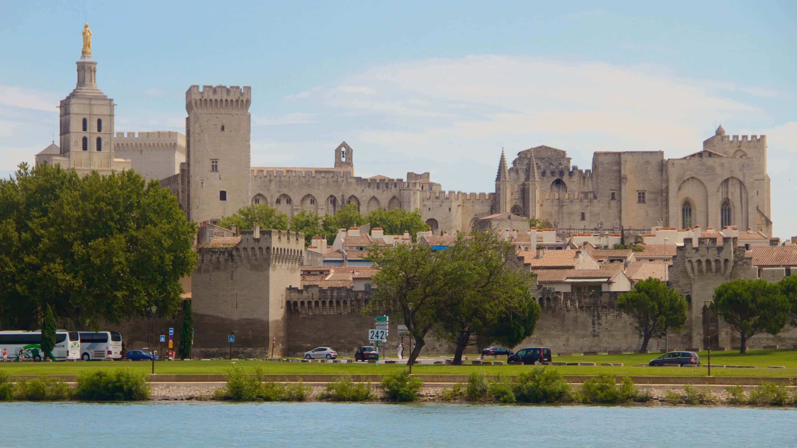 Avignon 2023, Ancient stone fortress, cathedral complex, 2K Desktop Wallpaper
