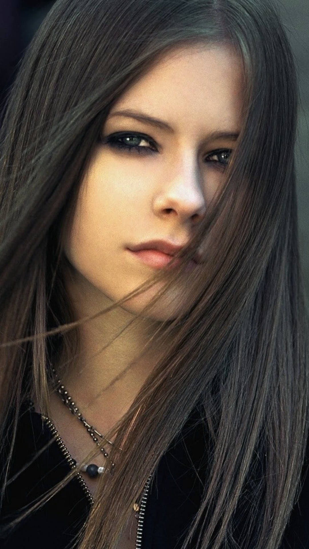 Avril Lavigne, long dark hair, intense gaze, Full HD Phone Wallpaper
