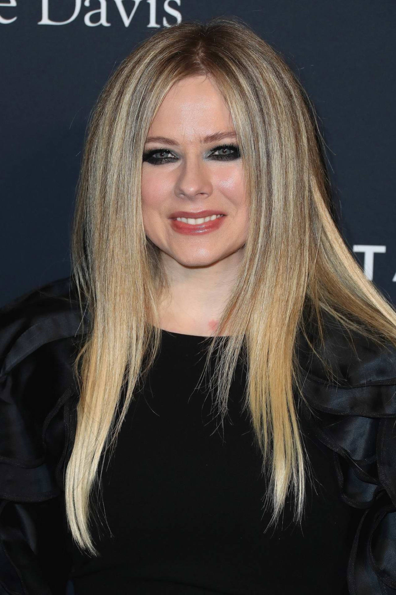 Avril Lavigne, smokey eyes, long blonde hair, Full HD Phone Wallpaper
